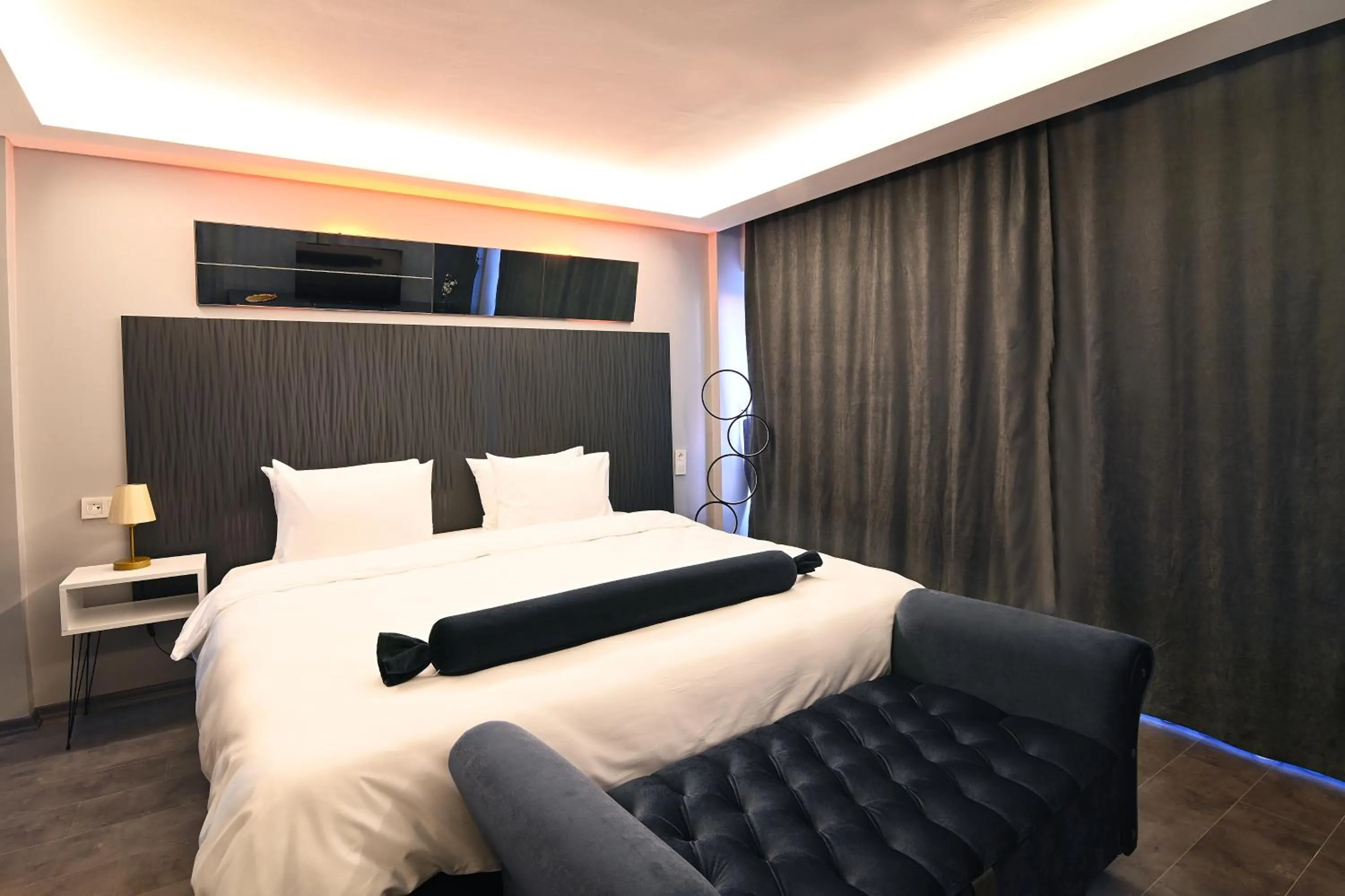Photo of the whole room, Bed in Via Çırağan Hotel