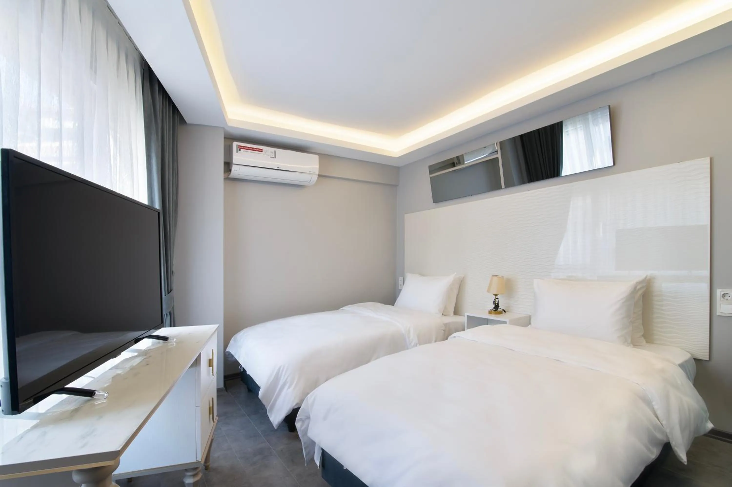 Photo of the whole room, Bed in Via Çırağan Hotel