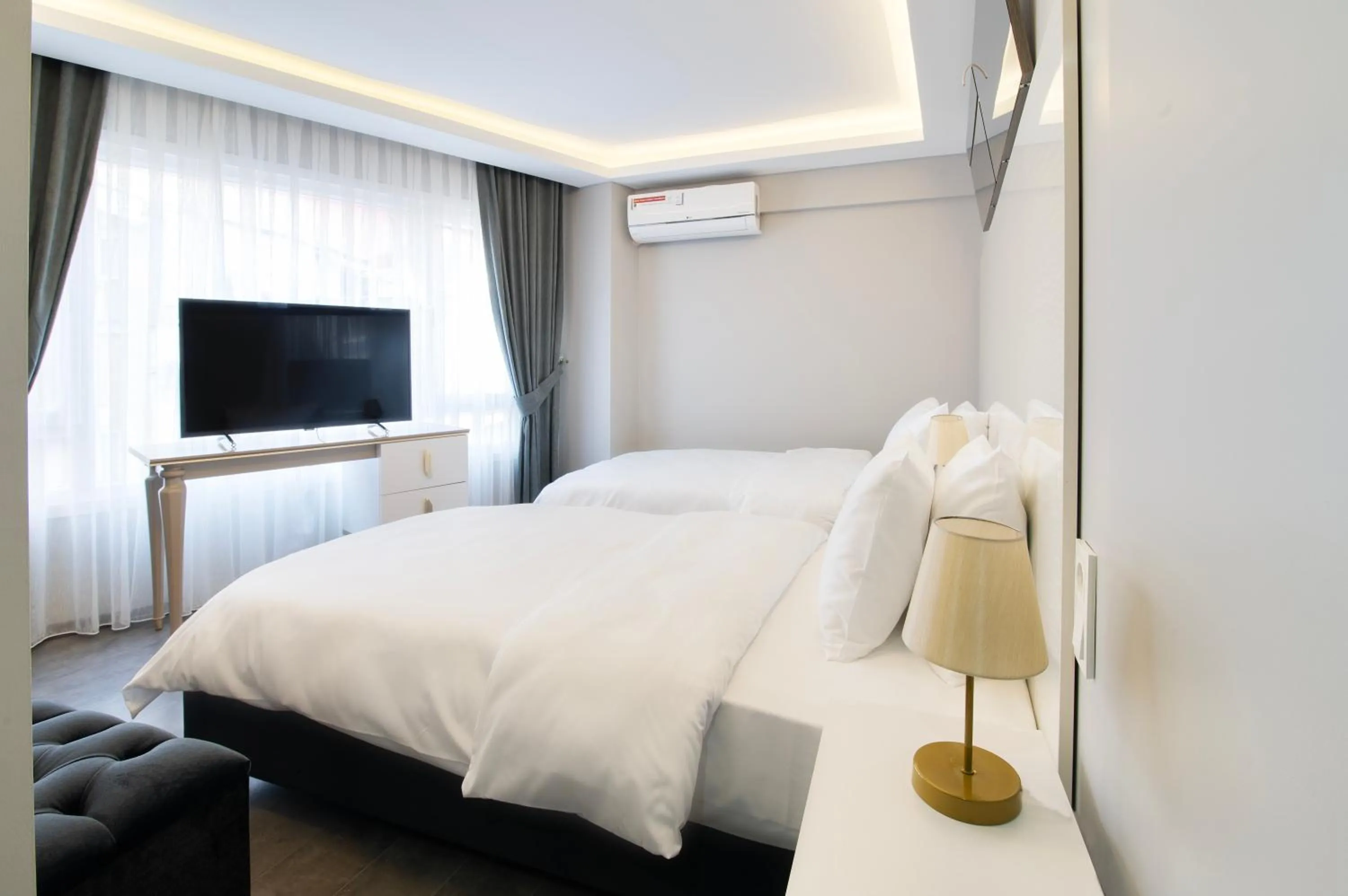 Photo of the whole room, Bed in Via Çırağan Hotel