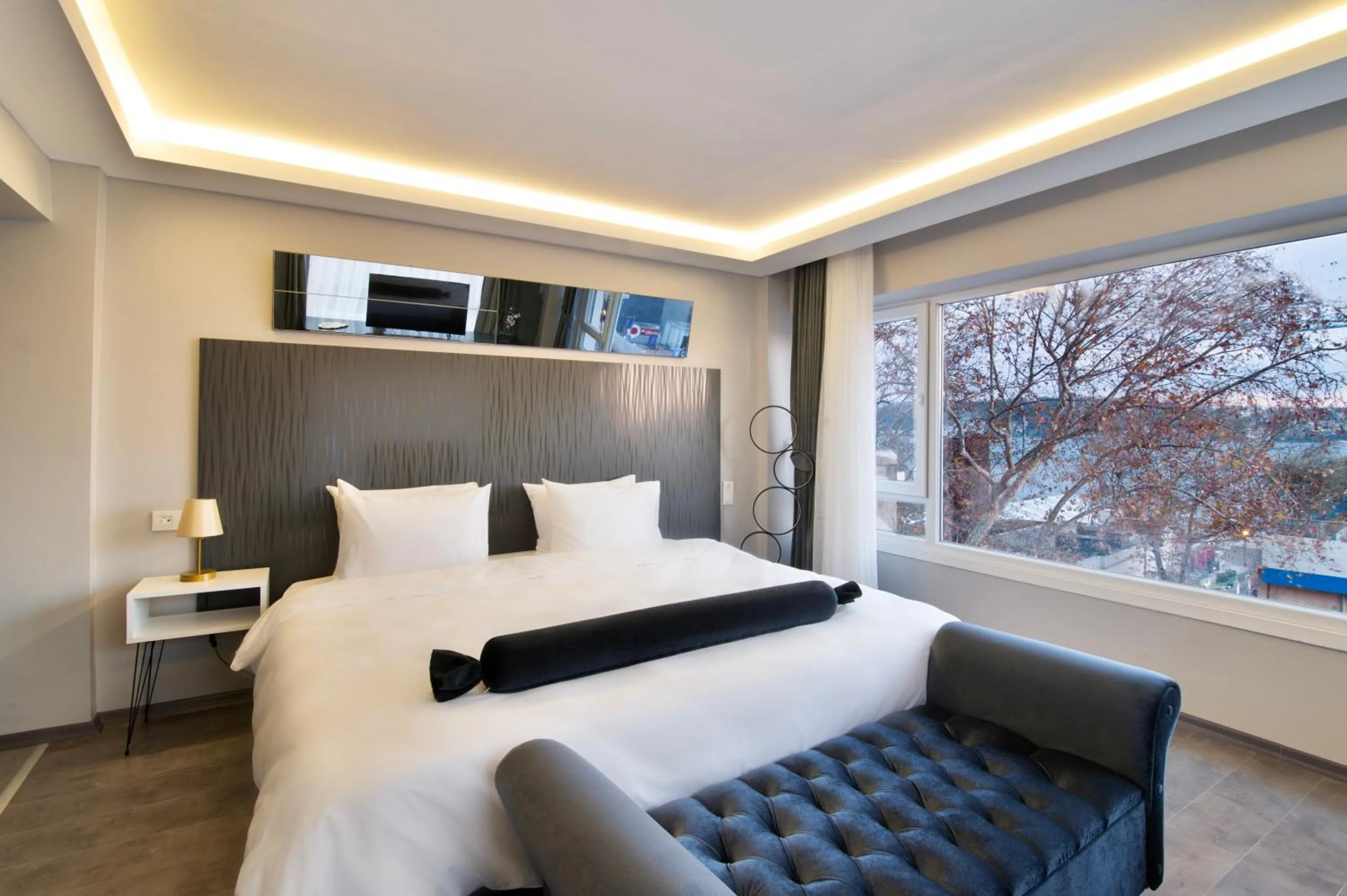 Photo of the whole room, Bed in Via Çırağan Hotel