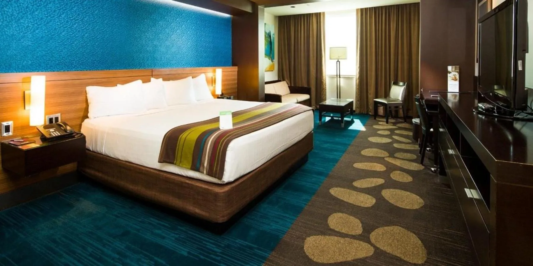 Photo of the whole room, Bed in Harrah's Cherokee, A Caesars Destination