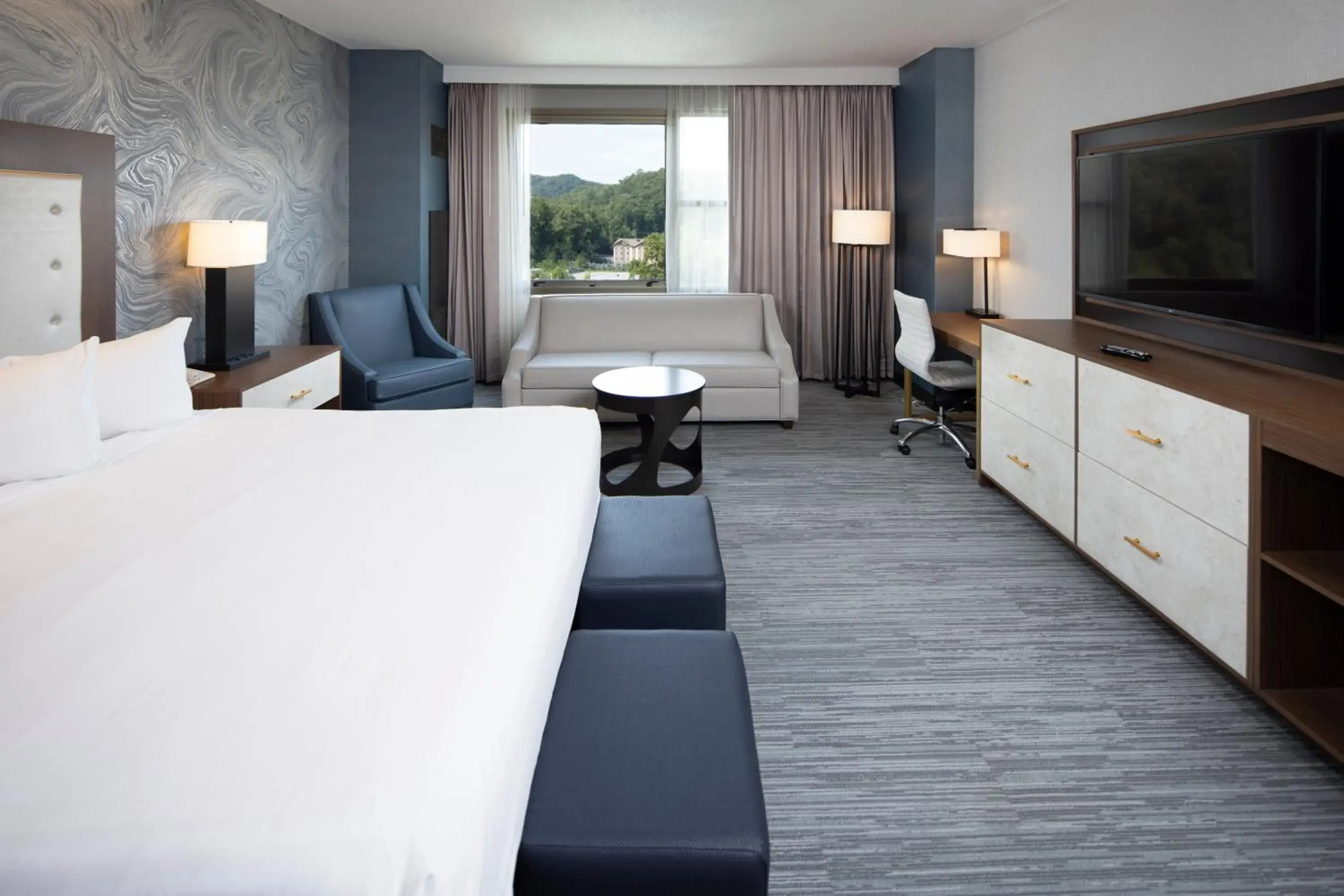 Mountain Premium Room 1 King Non Smoking in Harrah's Cherokee, A Caesars Destination Mountain Premium Room 1 King Non Smoking in Harrah's Cherokee, A Caesars Destination