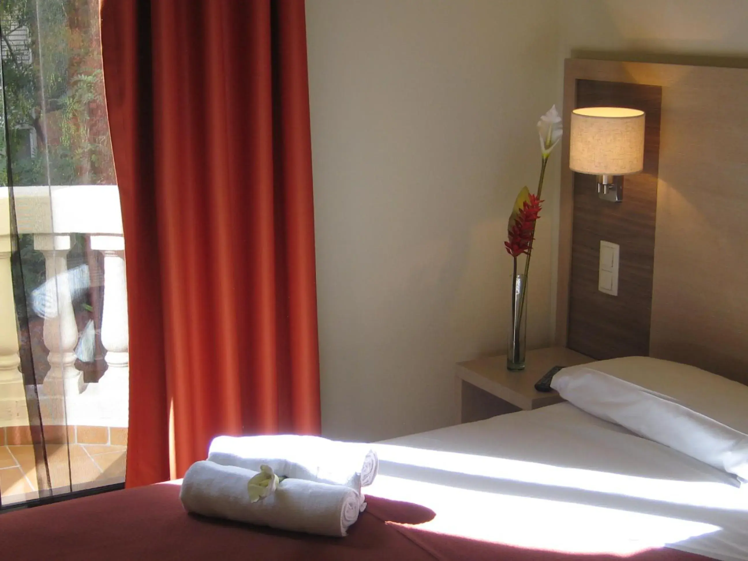 Superior Twin Room with City View in Residència Erasmus Gracia Superior Twin Room with City View in Residència Erasmus Gracia