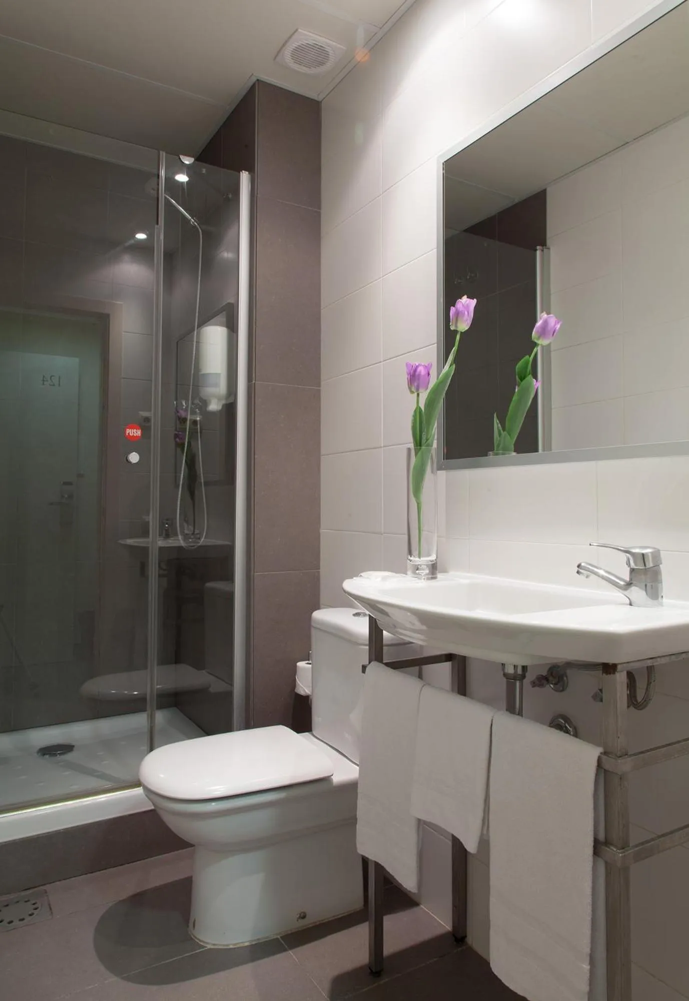 Bathroom in Residència Erasmus Gracia