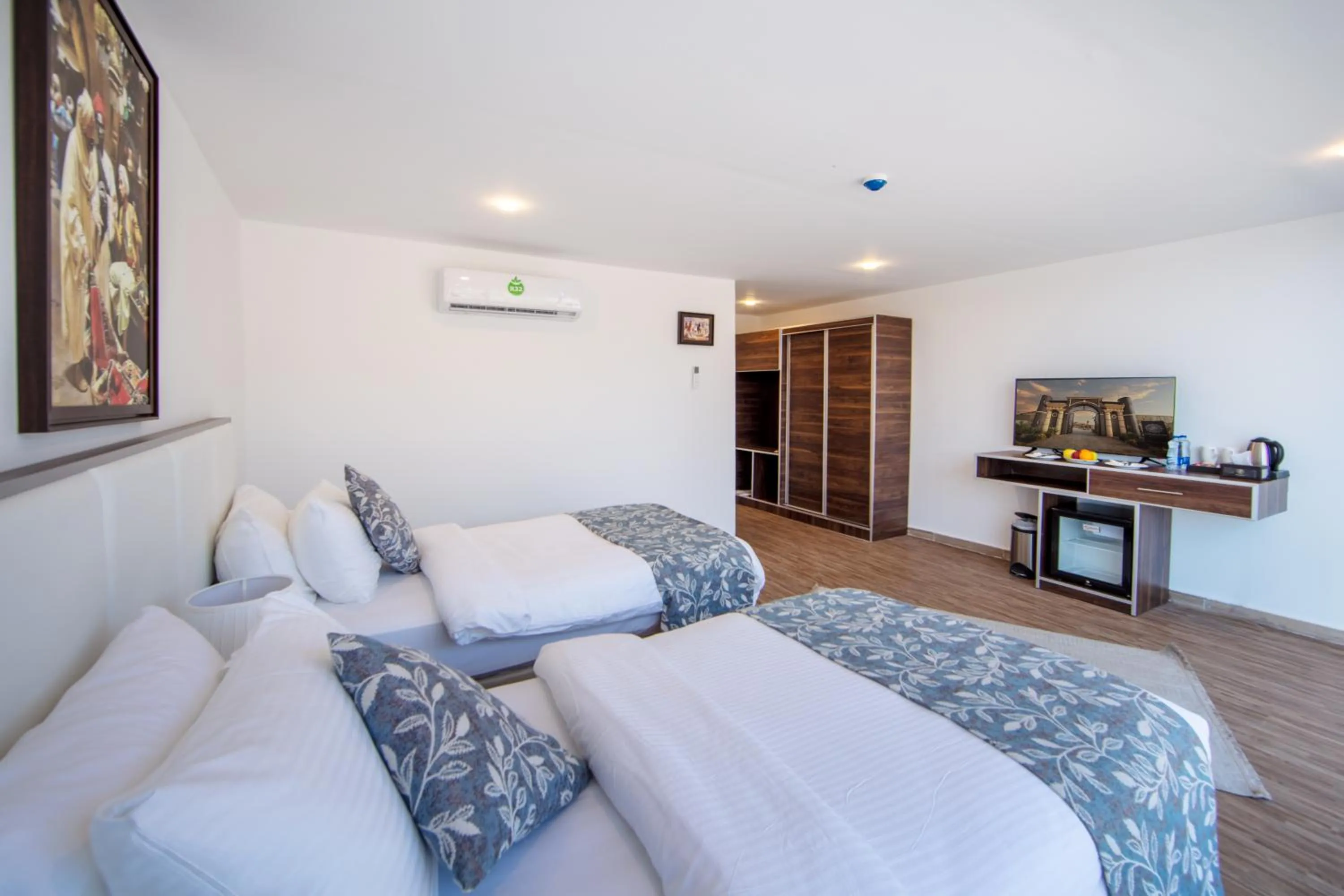 Coffee/tea facilities, Bed in Petra Seasons luxury Resort