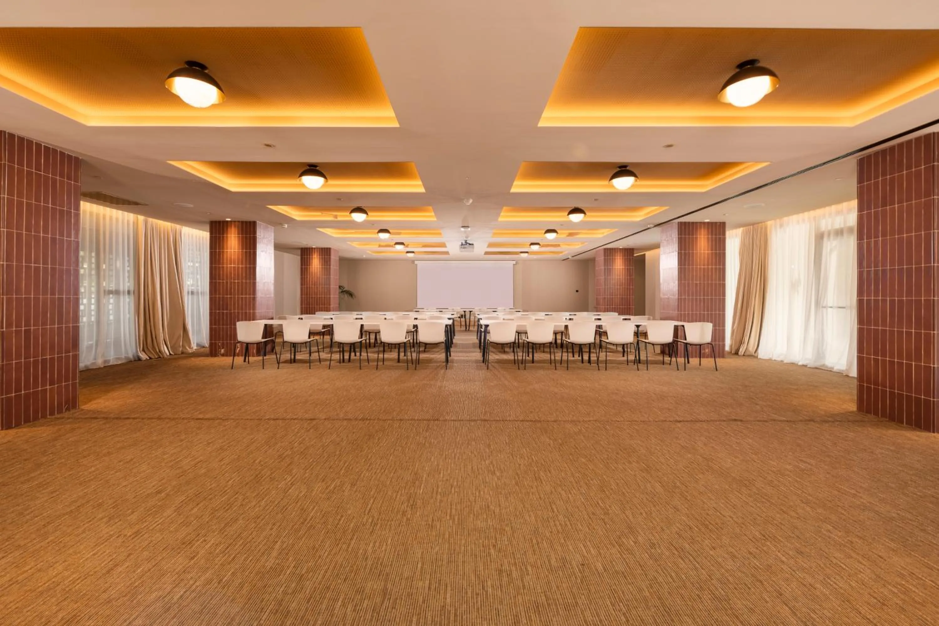 Business facilities in El Fuerte Marbella