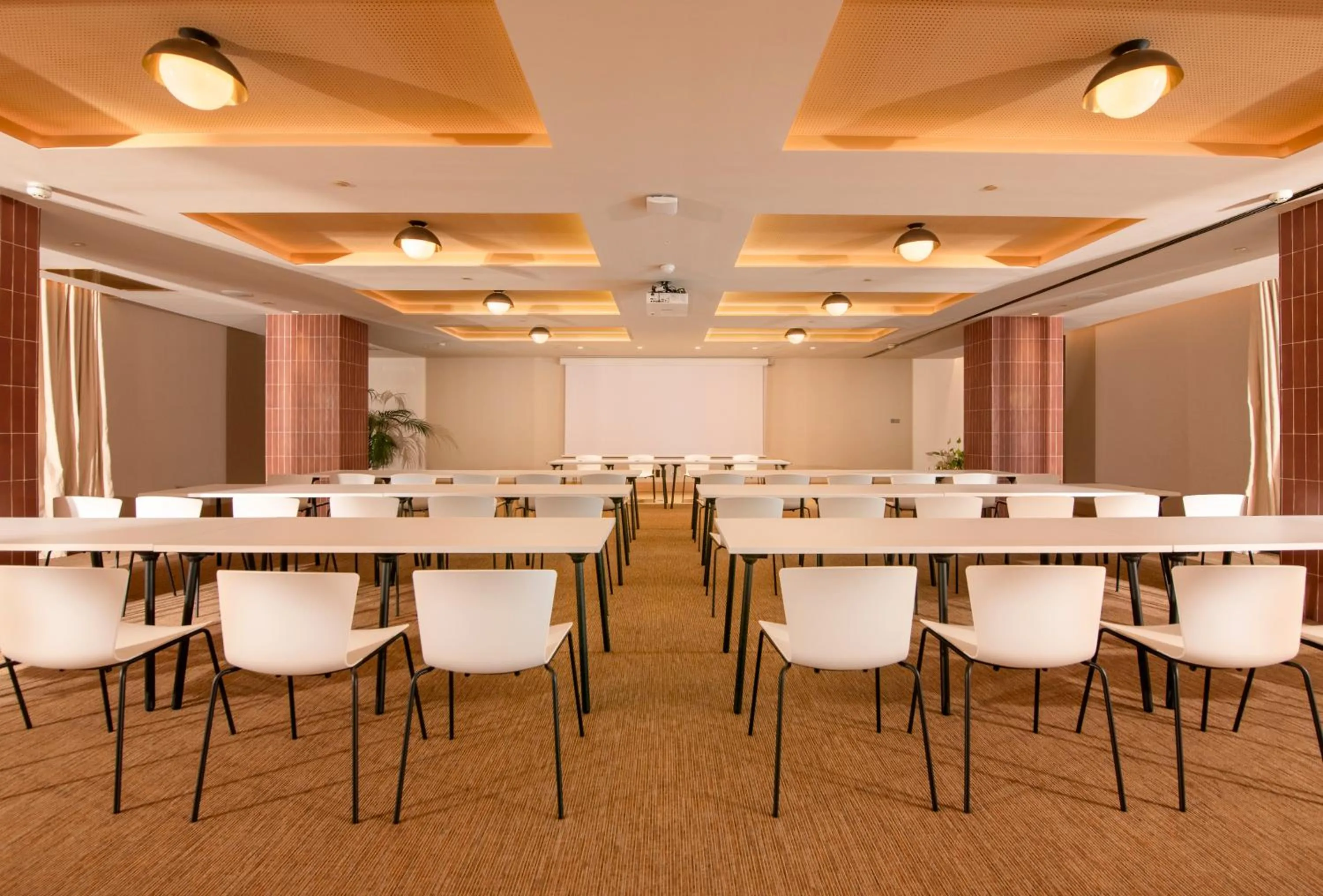 Business facilities in El Fuerte Marbella