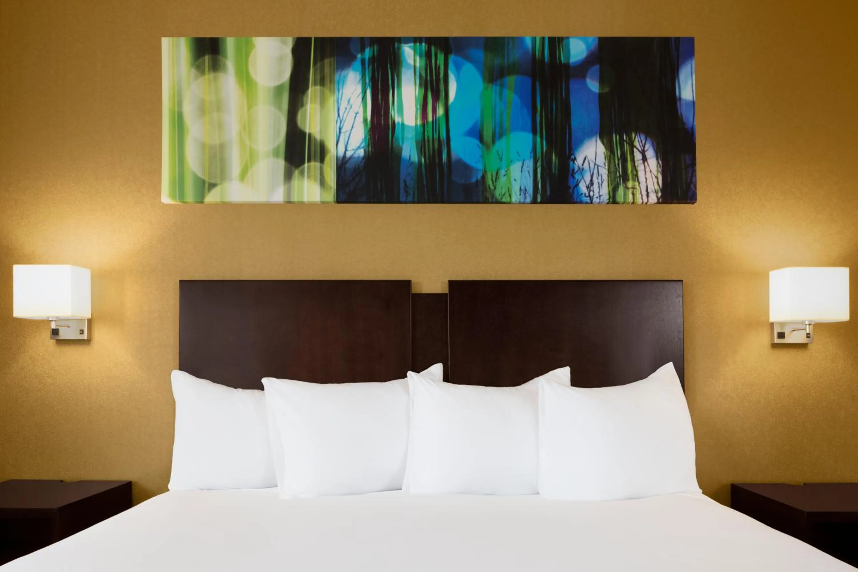 Bed in Harrah's Cherokee Valley River, A Caesars Destination