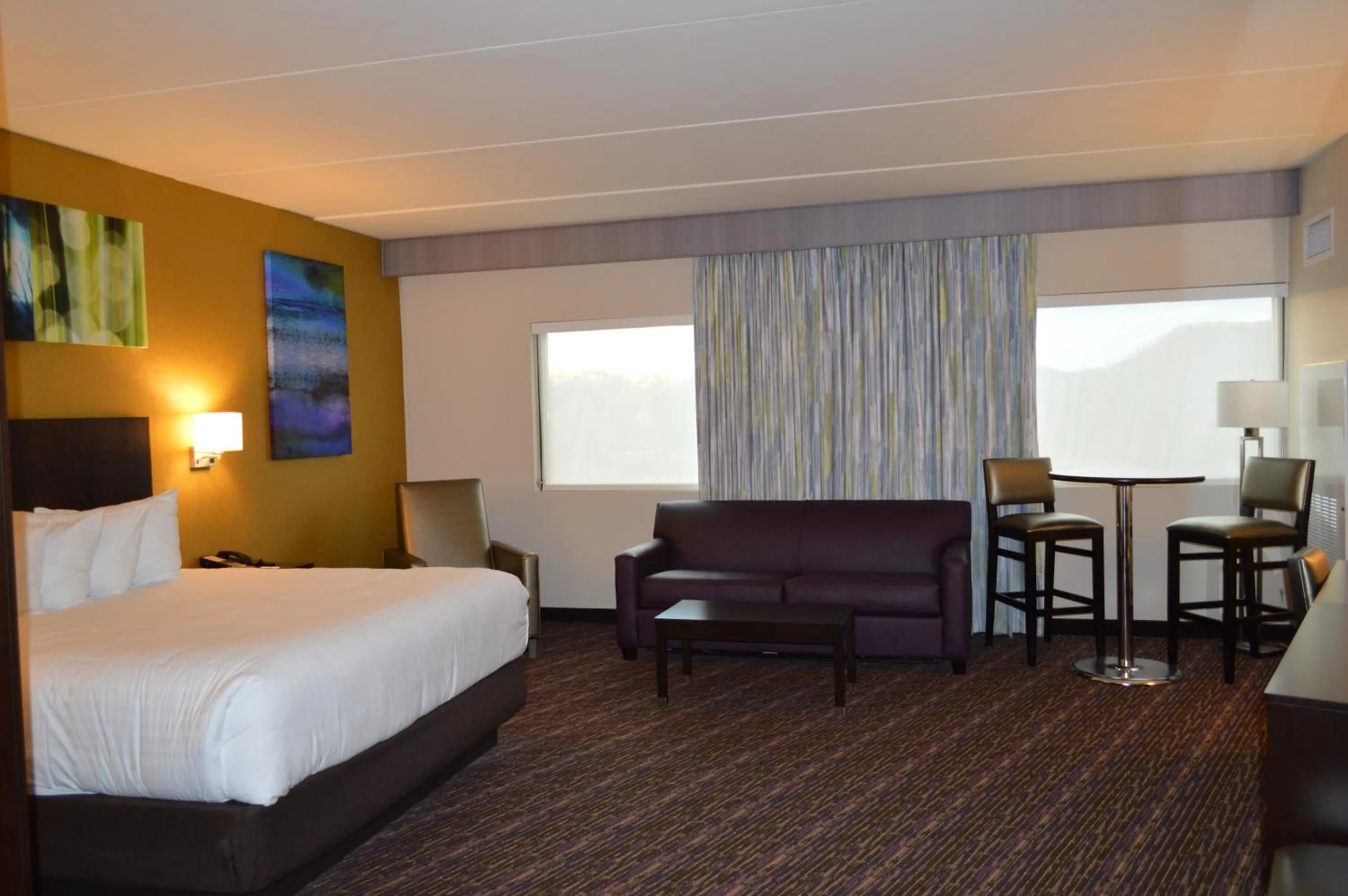 Bedroom, Bed in Harrah's Cherokee Valley River, A Caesars Destination