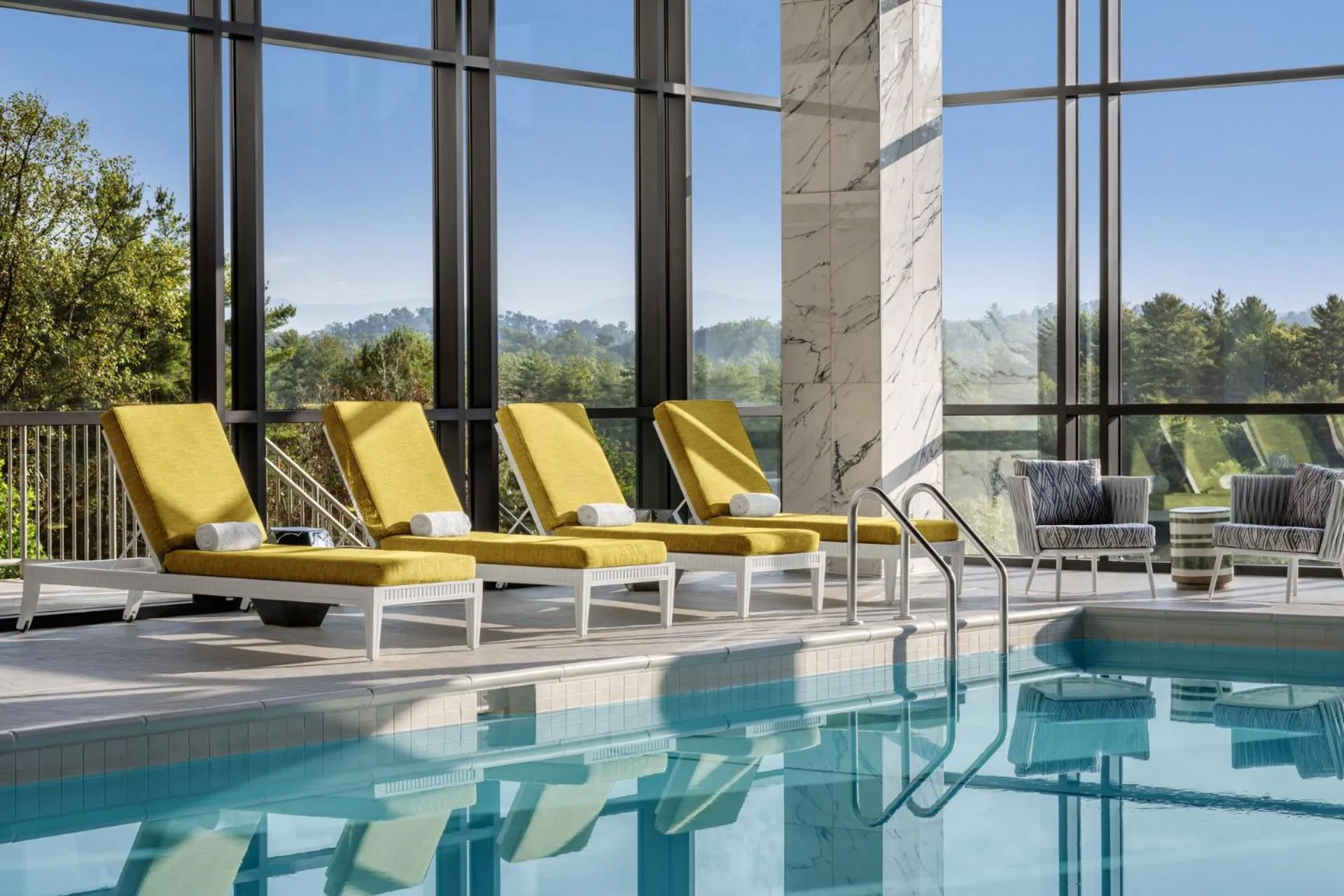 Swimming pool in Harrah's Cherokee Valley River, A Caesars Destination