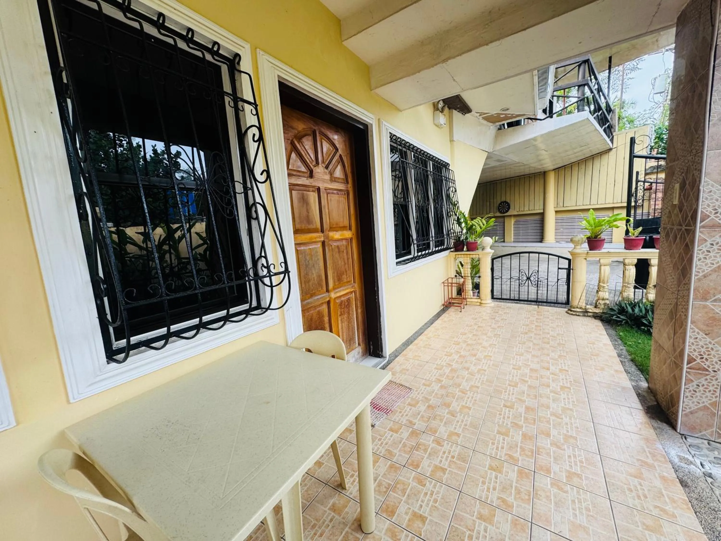 Patio in La-Familia Guest House