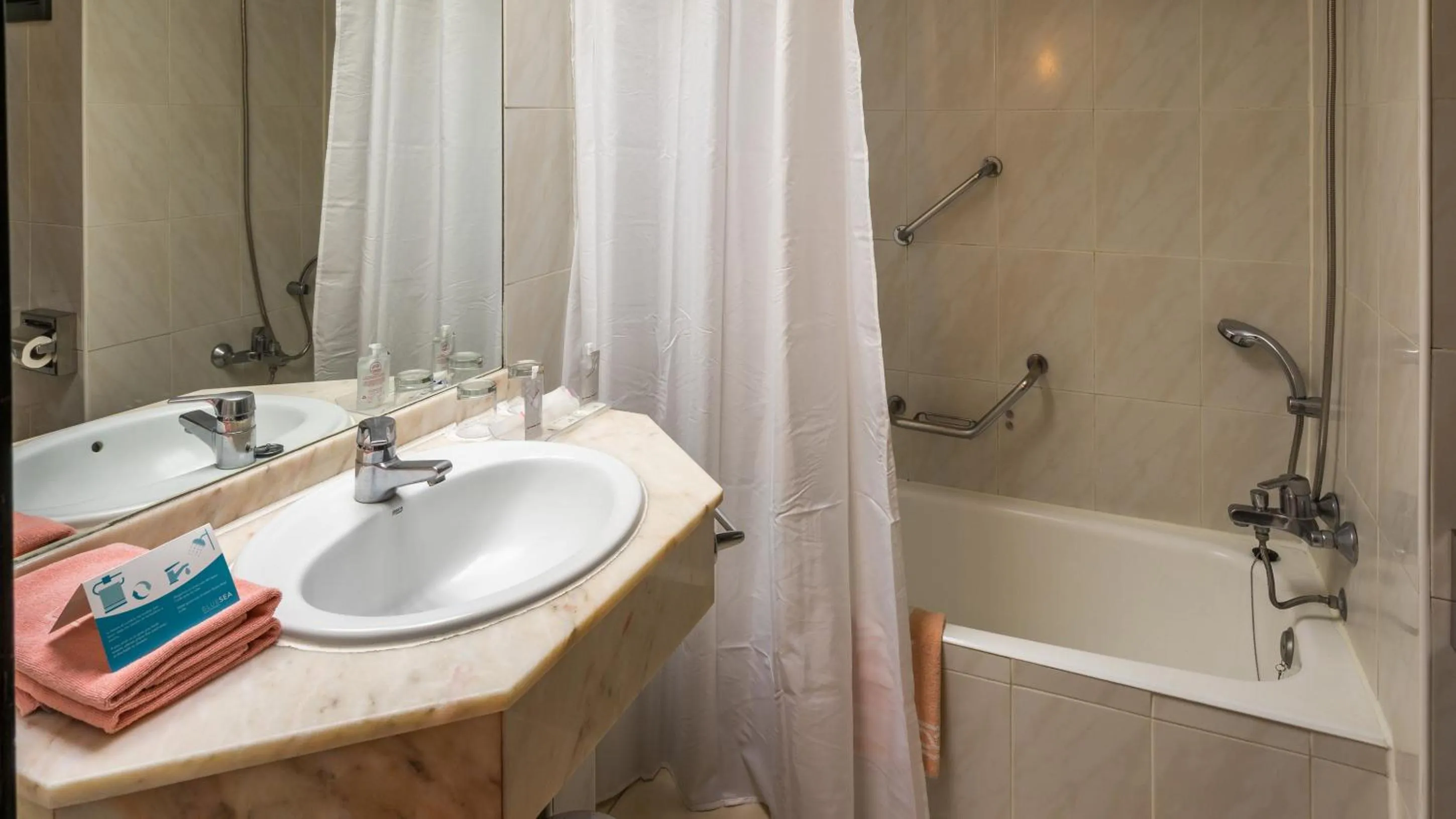 Bathroom in BLUESEA Costa Jardin & Spa