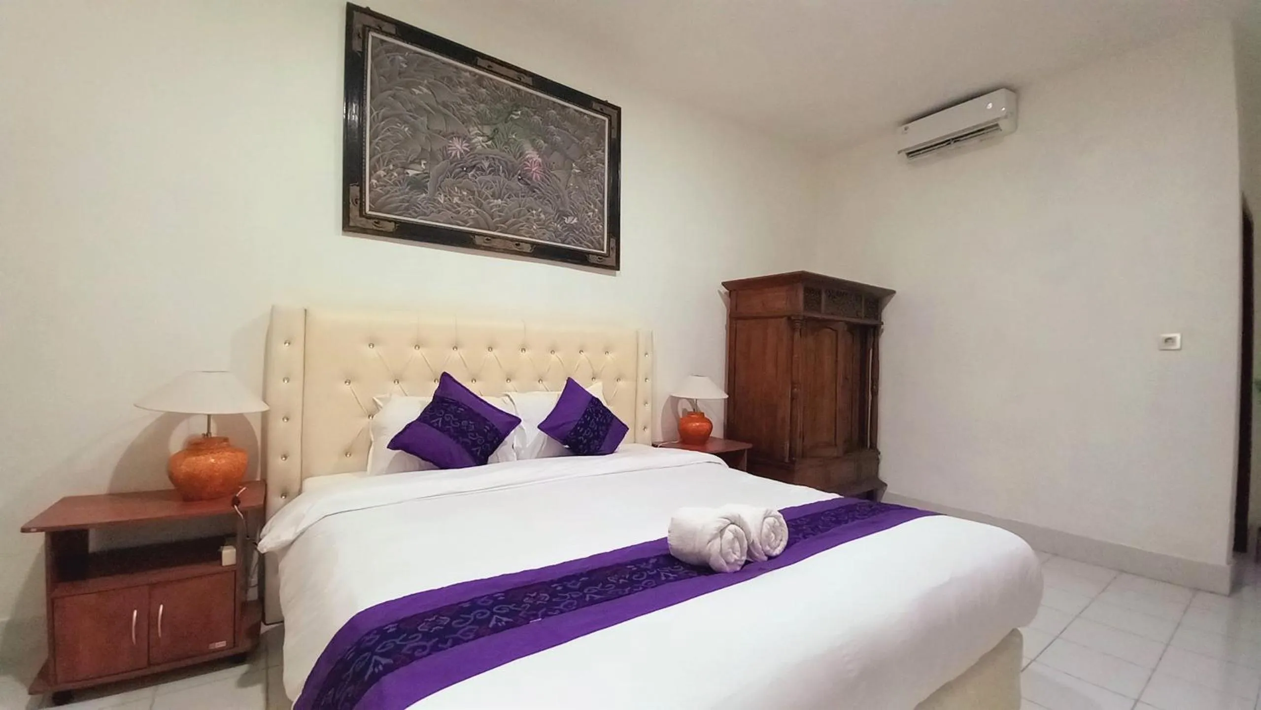 Photo of the whole room, Bed in Matahari Inn Kuta Lombok