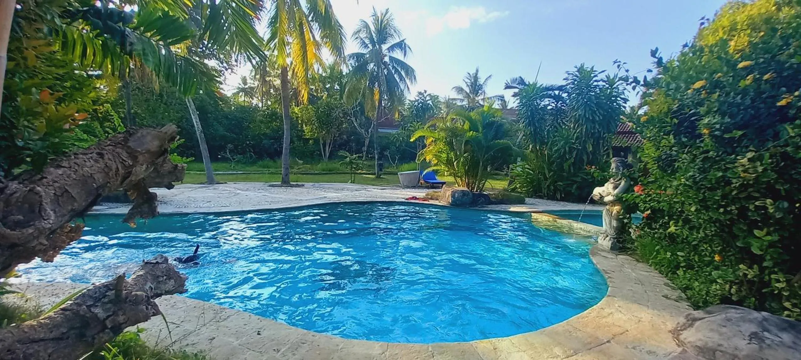 Swimming pool in Matahari Inn Kuta Lombok