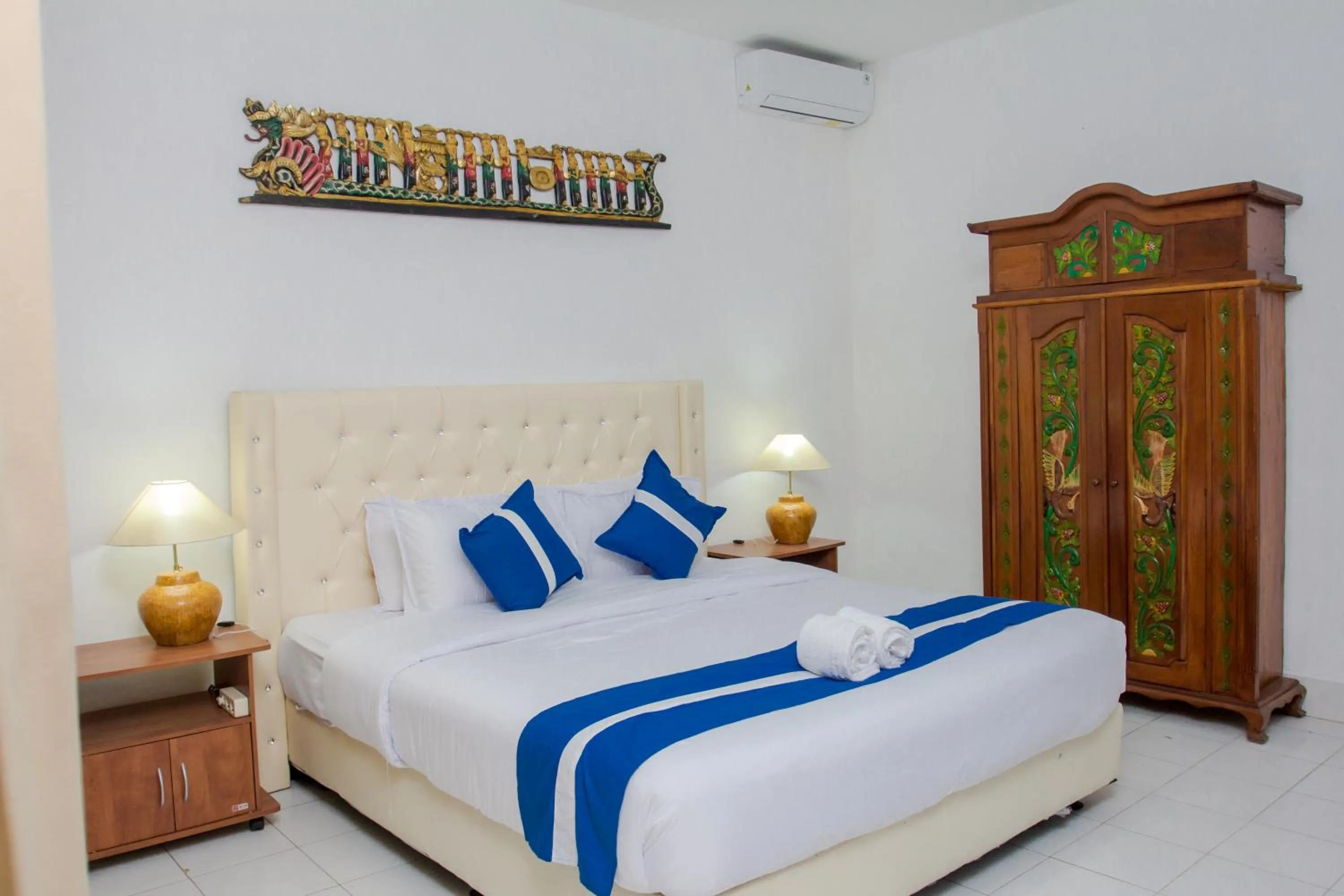 Bedroom, Bed in Matahari Inn Kuta Lombok