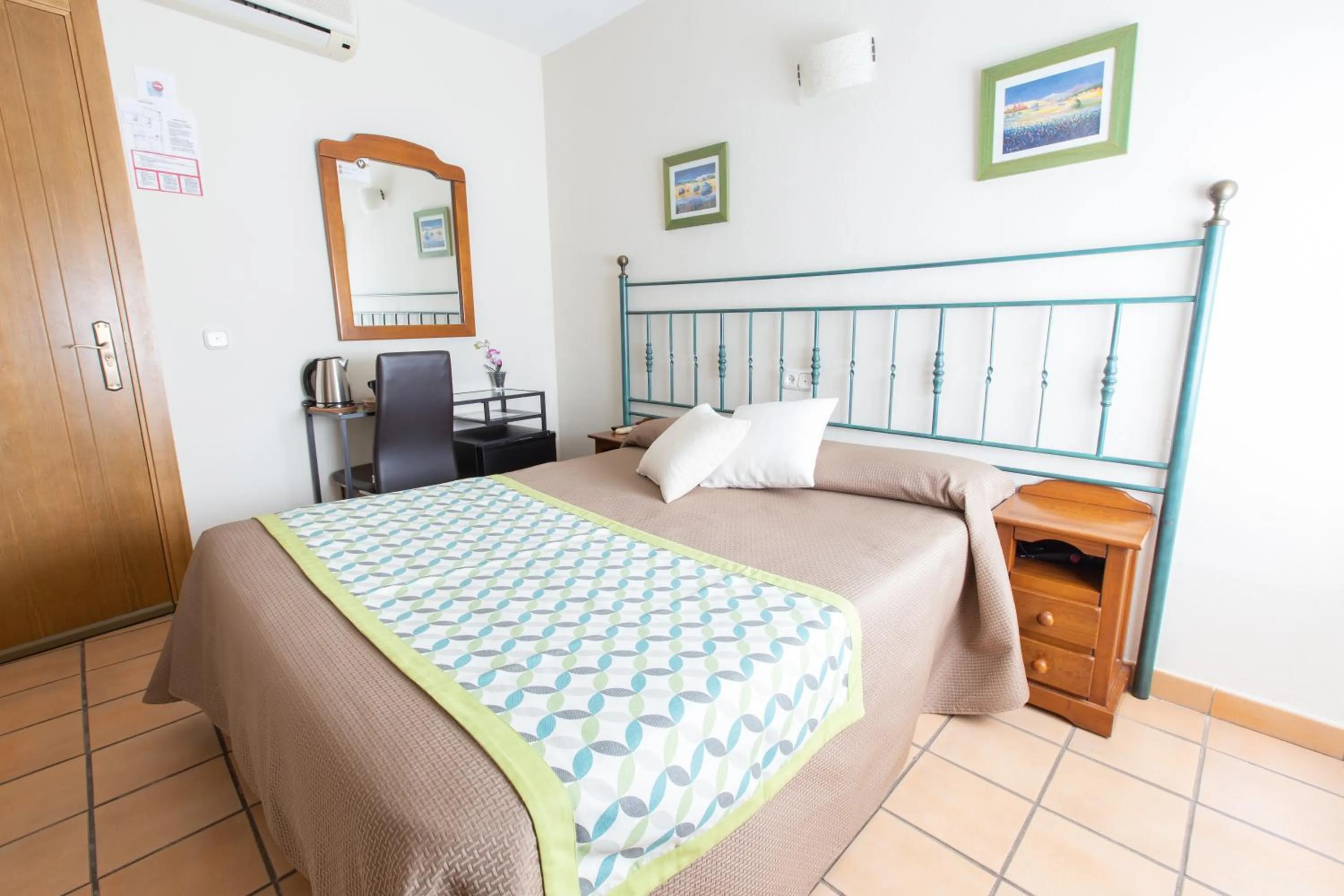 Bed in Hostal El Gallo