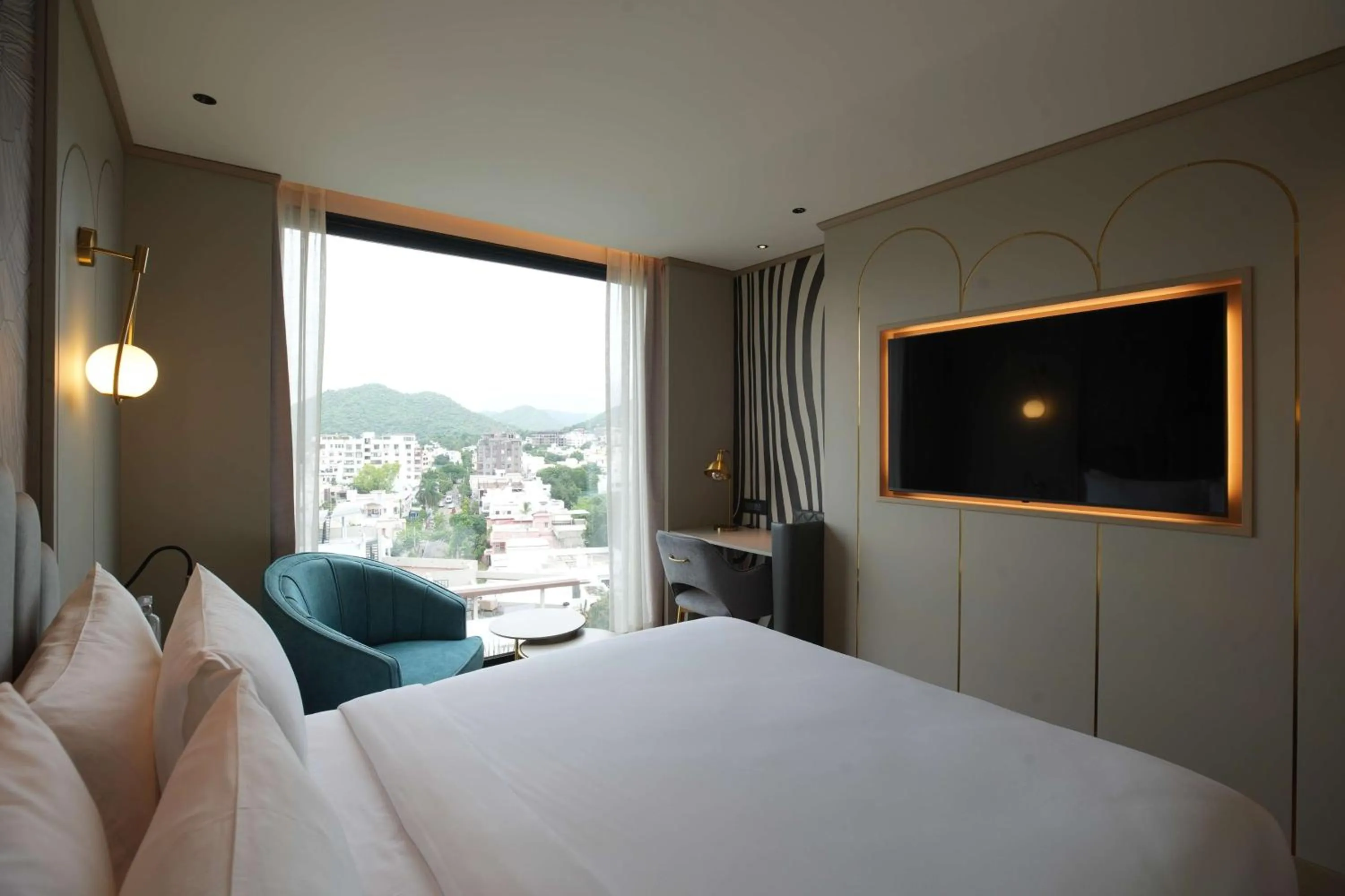 Photo of the whole room, Bed in Parallel Hotel Udaipur, a member of Radisson Individuals