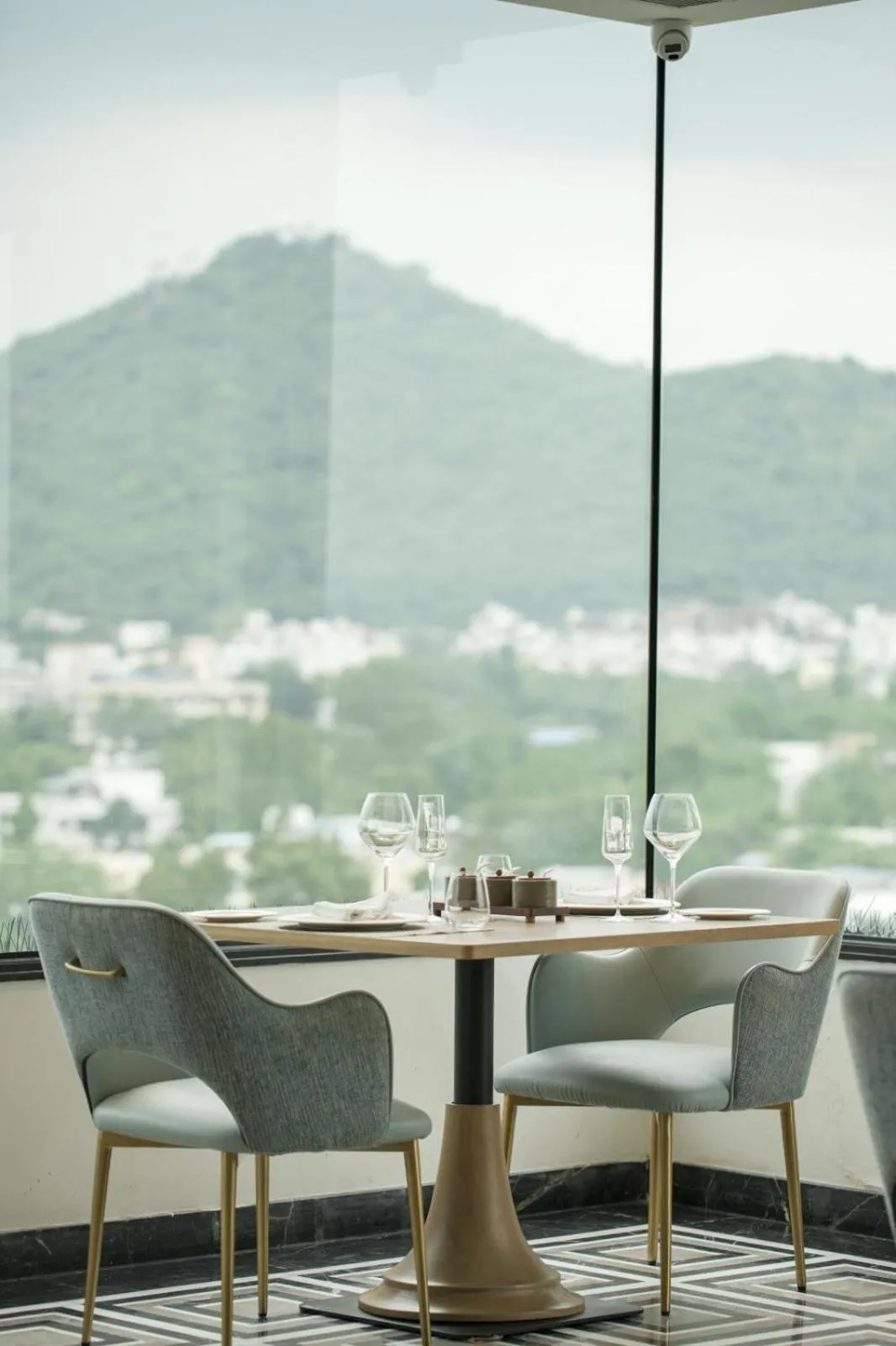 Restaurant/places to eat in Parallel Hotel Udaipur, a member of Radisson Individuals