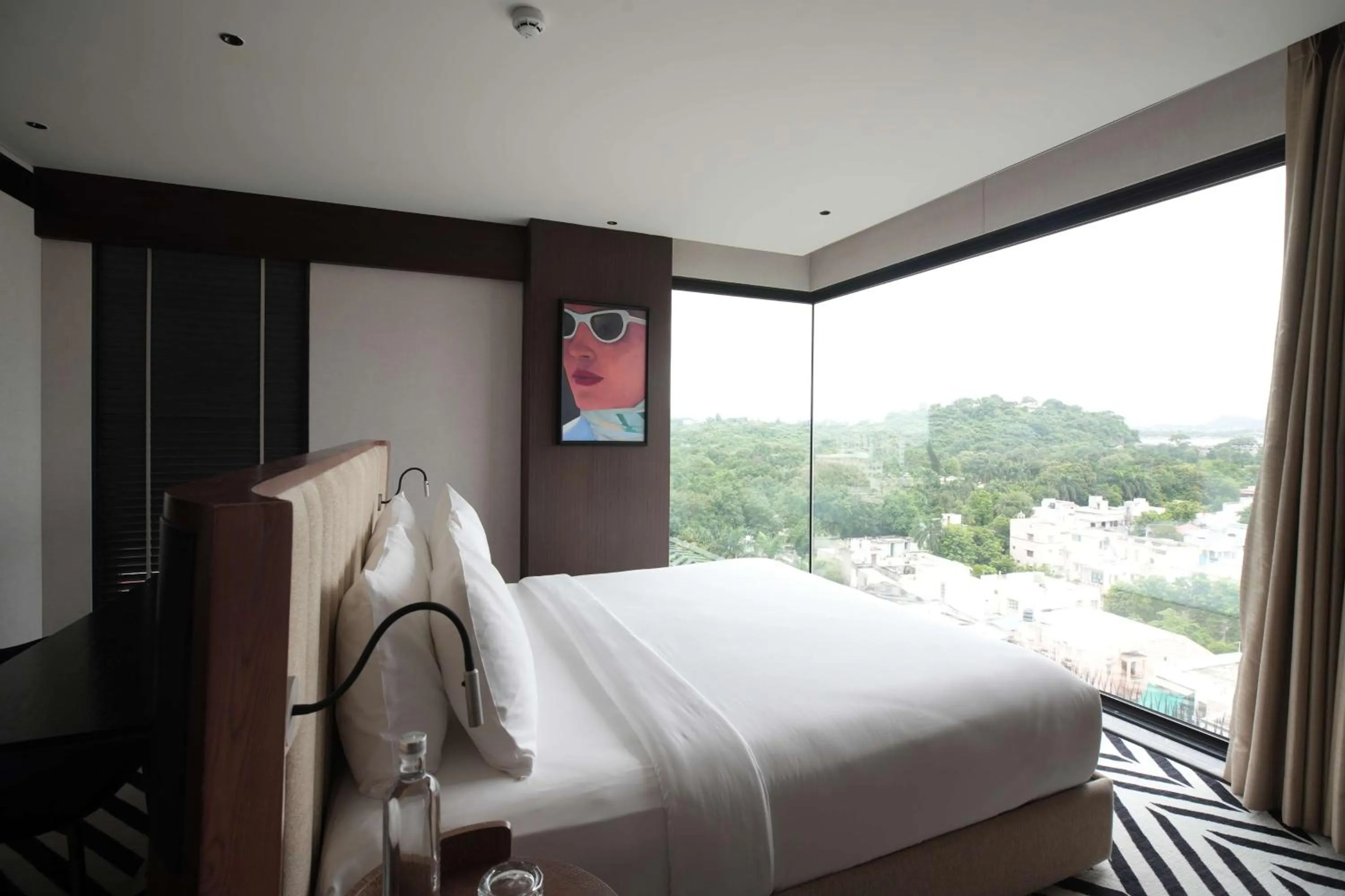 Photo of the whole room, Bed in Parallel Hotel Udaipur, a member of Radisson Individuals