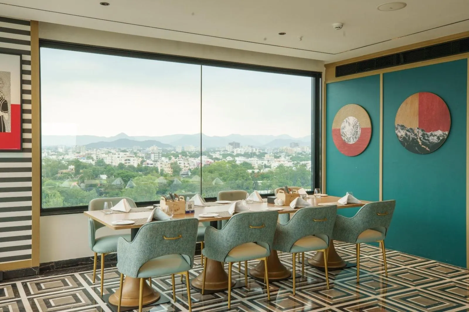 Restaurant/places to eat in Parallel Hotel Udaipur, a member of Radisson Individuals