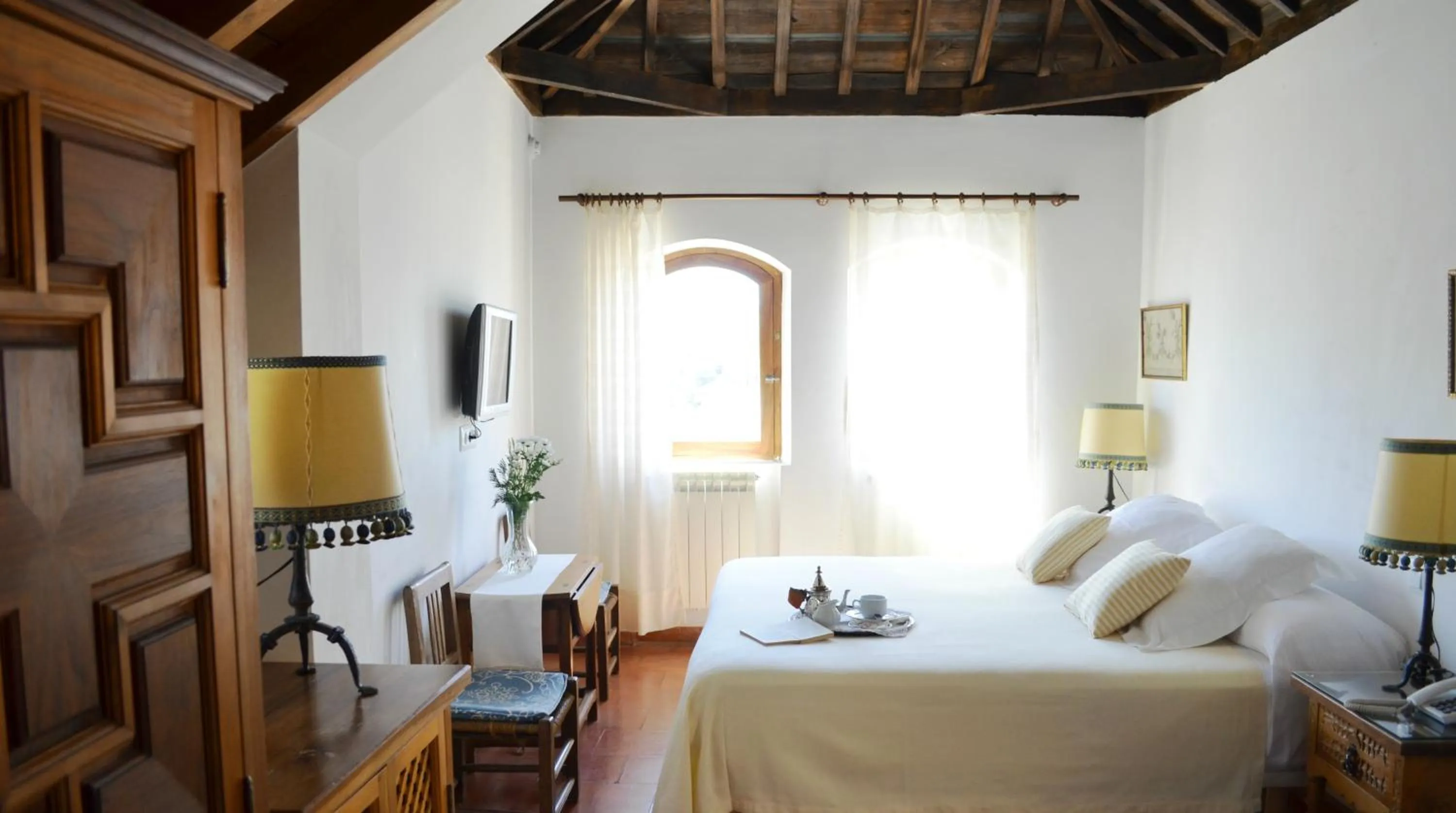 Photo of the whole room, Bed in Hotel Santa Isabel La Real