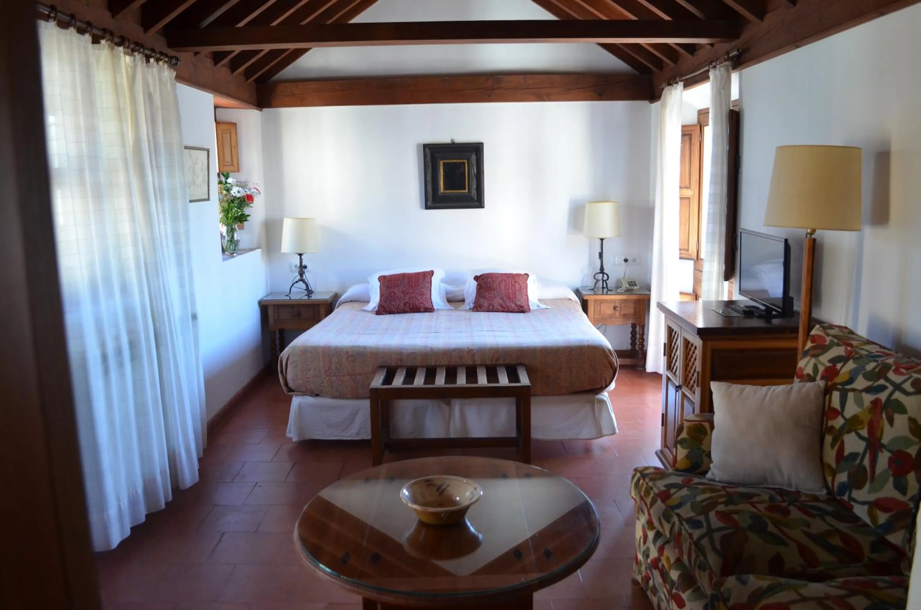 Area and facilities, Bed in Hotel Santa Isabel La Real