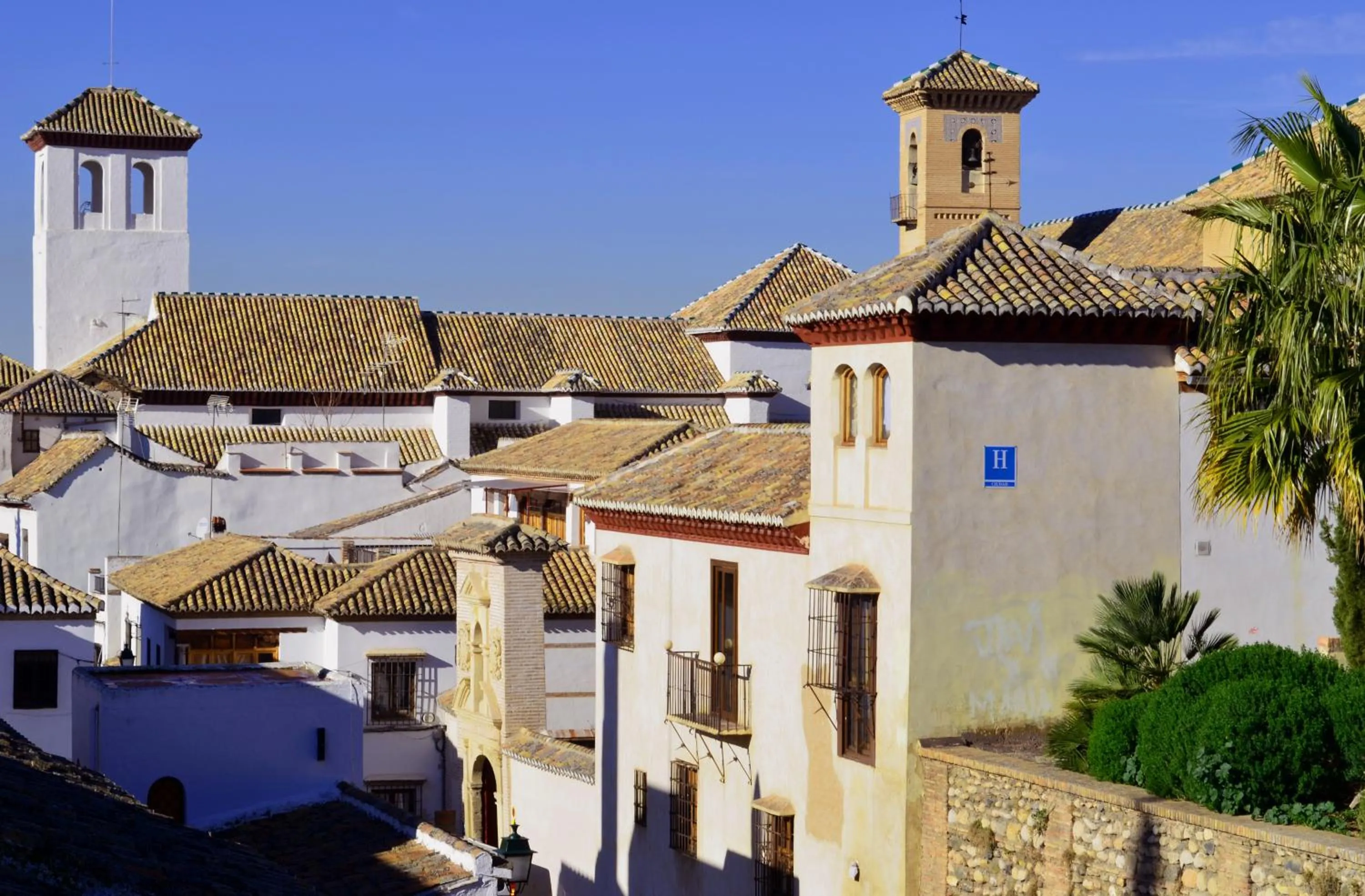 Facade/entrance in Hotel Santa Isabel La Real