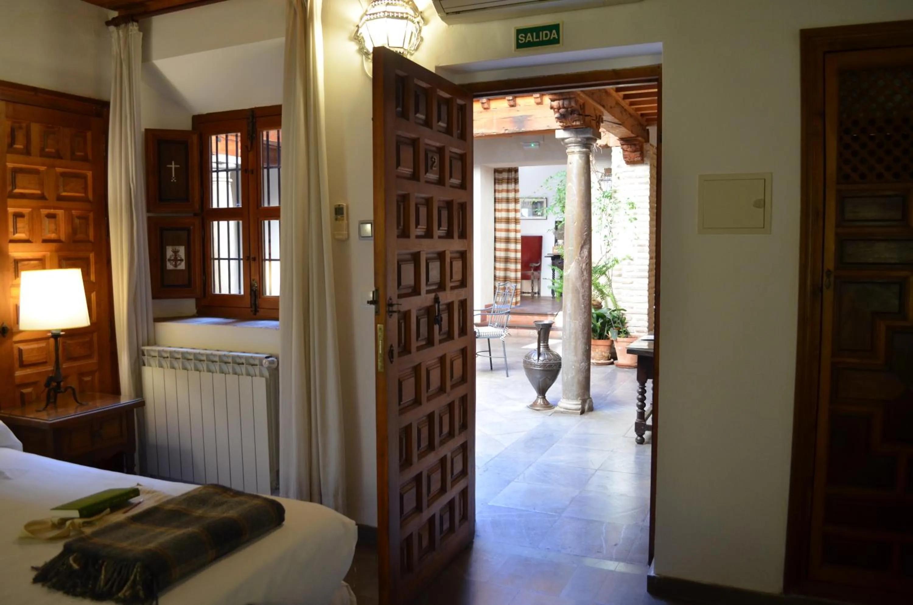 Area and facilities, Bed in Hotel Santa Isabel La Real