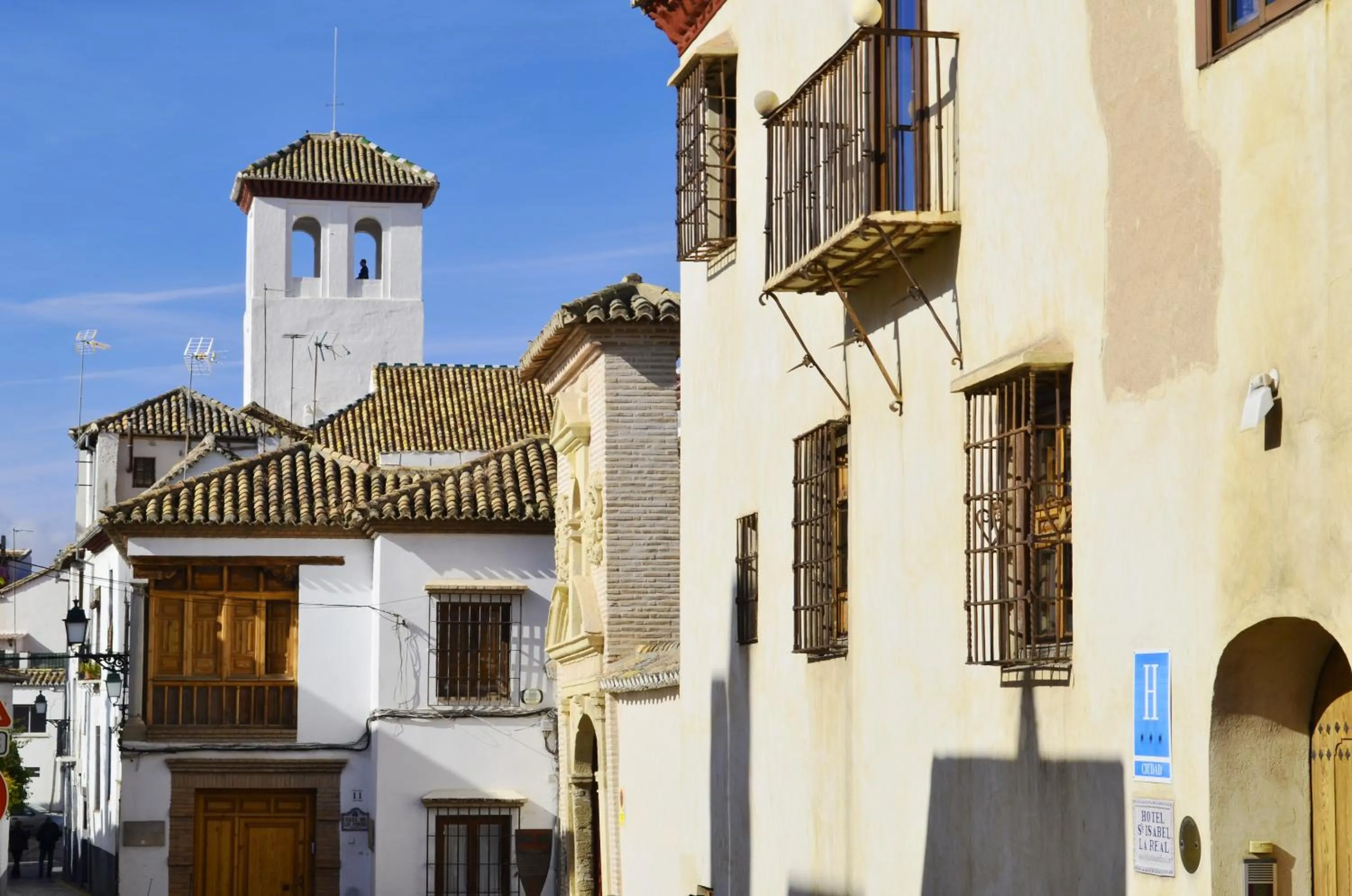 Facade/entrance in Hotel Santa Isabel La Real