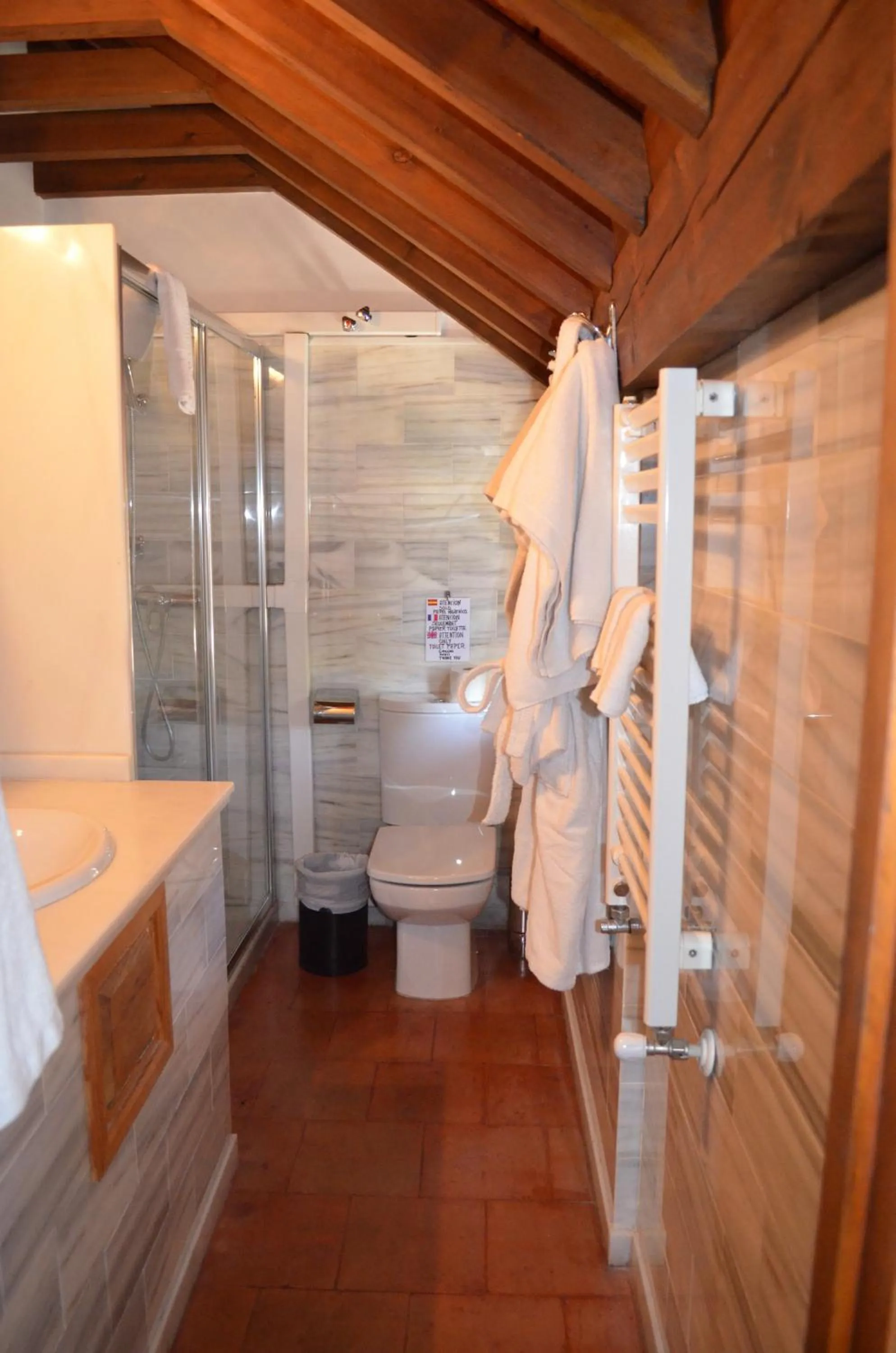 Bathroom in Hotel Santa Isabel La Real