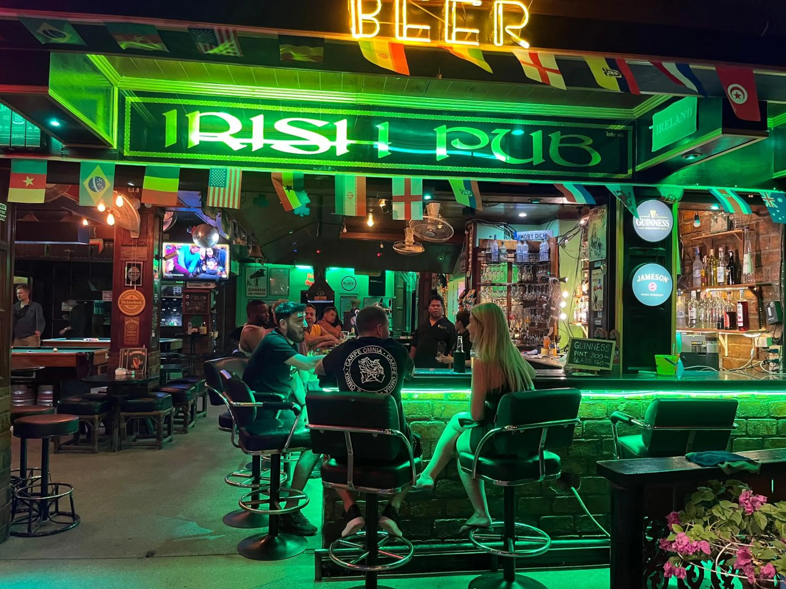 Restaurant/places to eat in Moby Dick Guesthouse