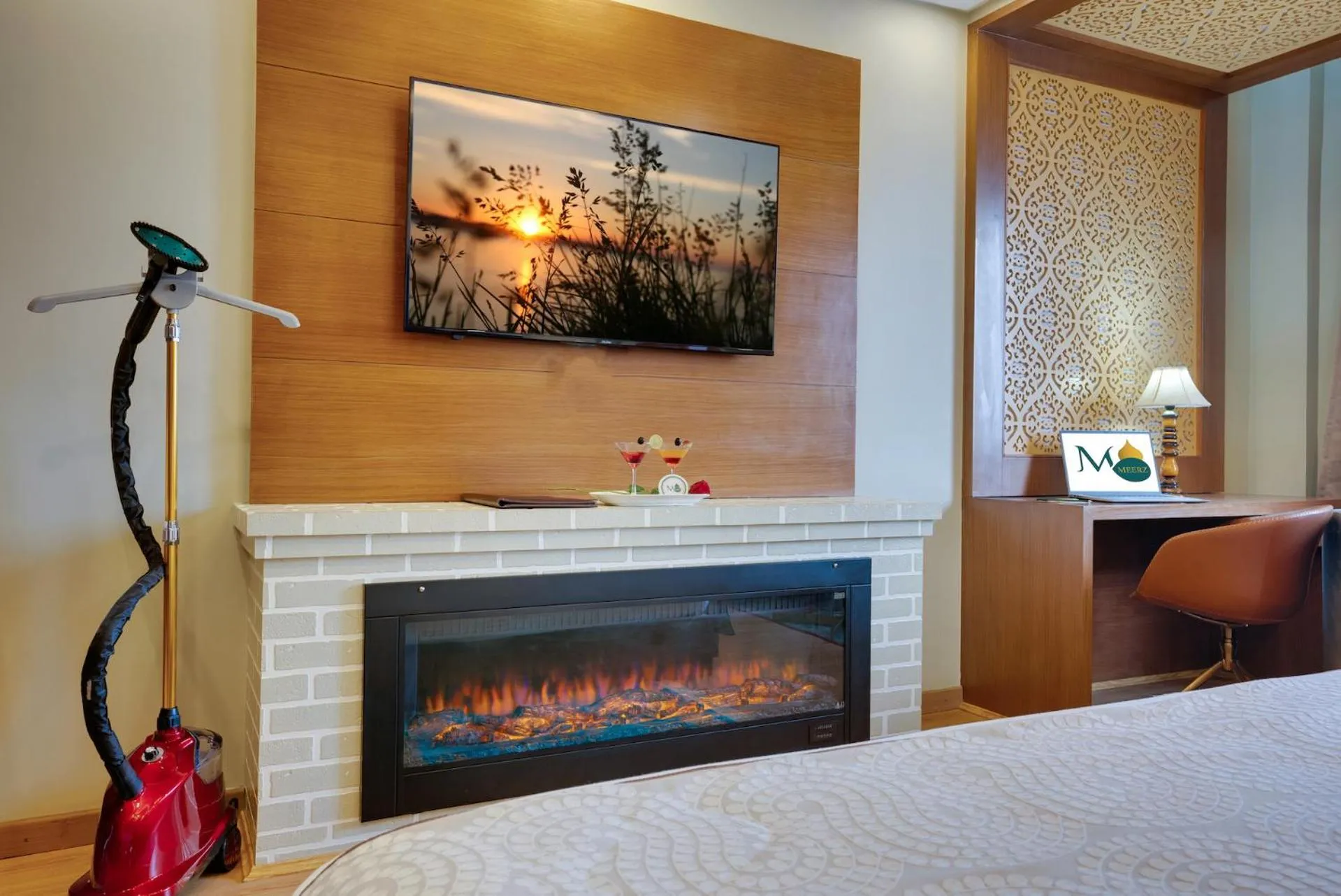 flat iron, Bed in Hotel Meerz