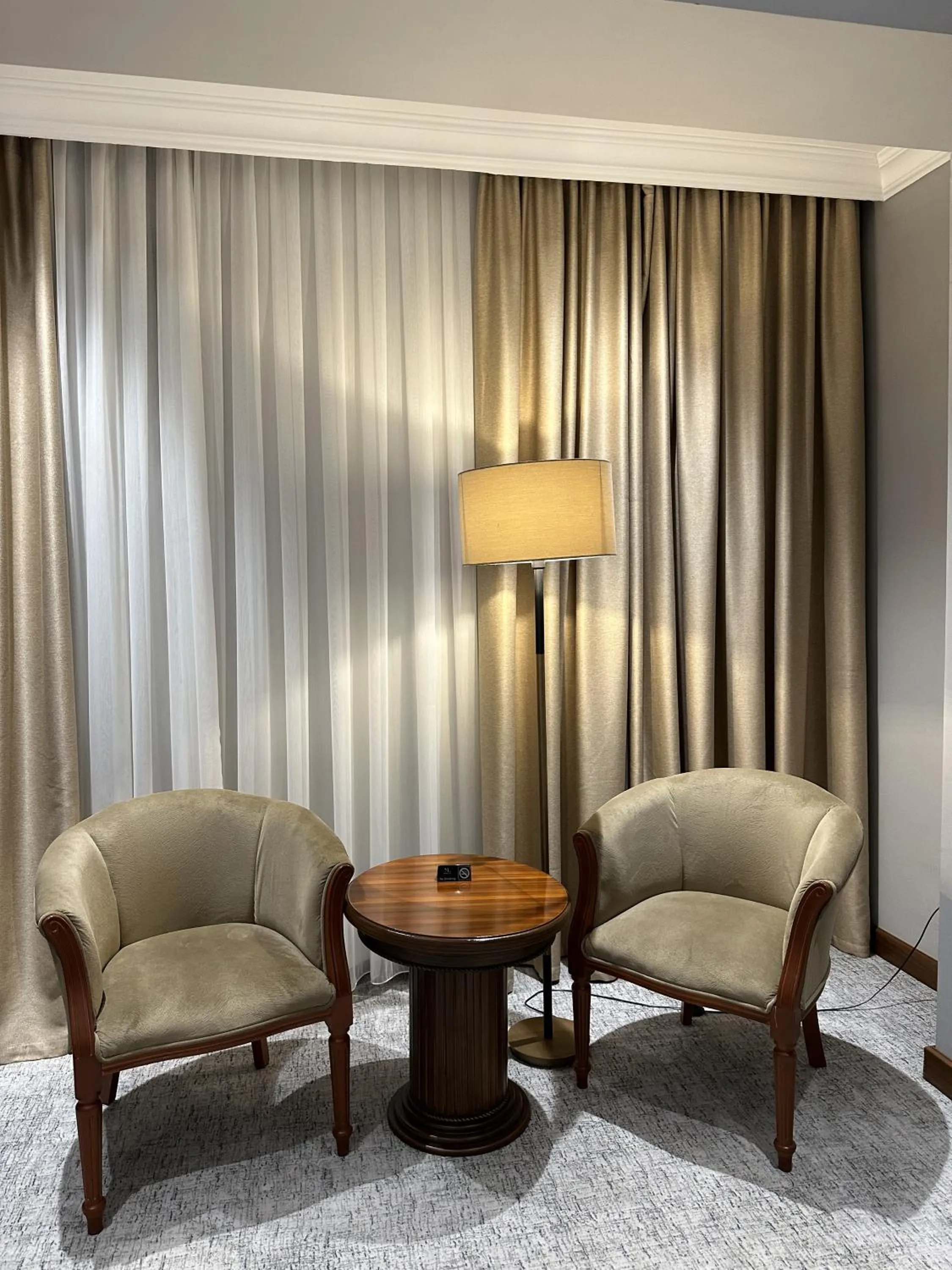 Photo of the whole room in Mir Luxe Plaza