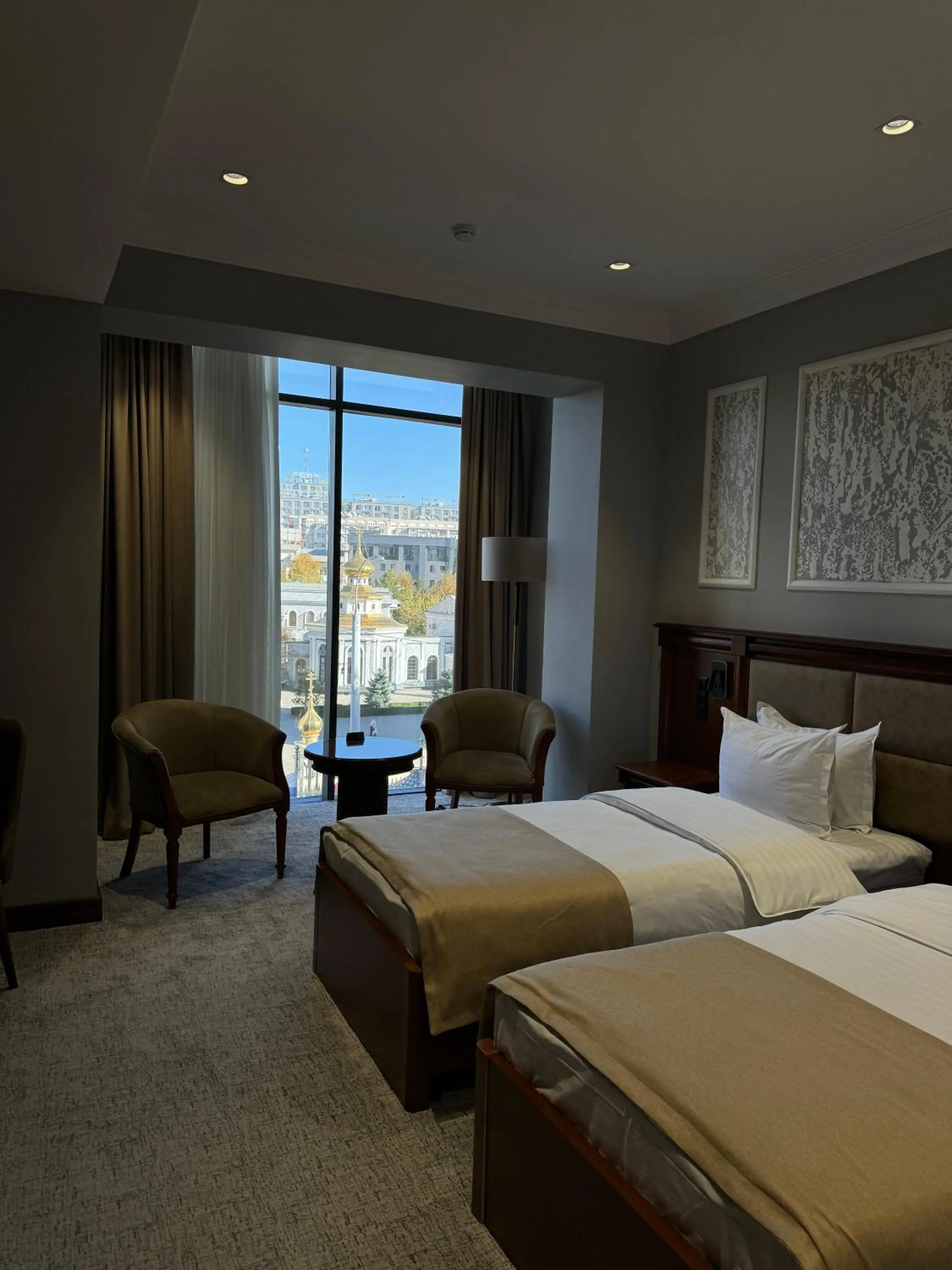 Bed in Mir Luxe Plaza