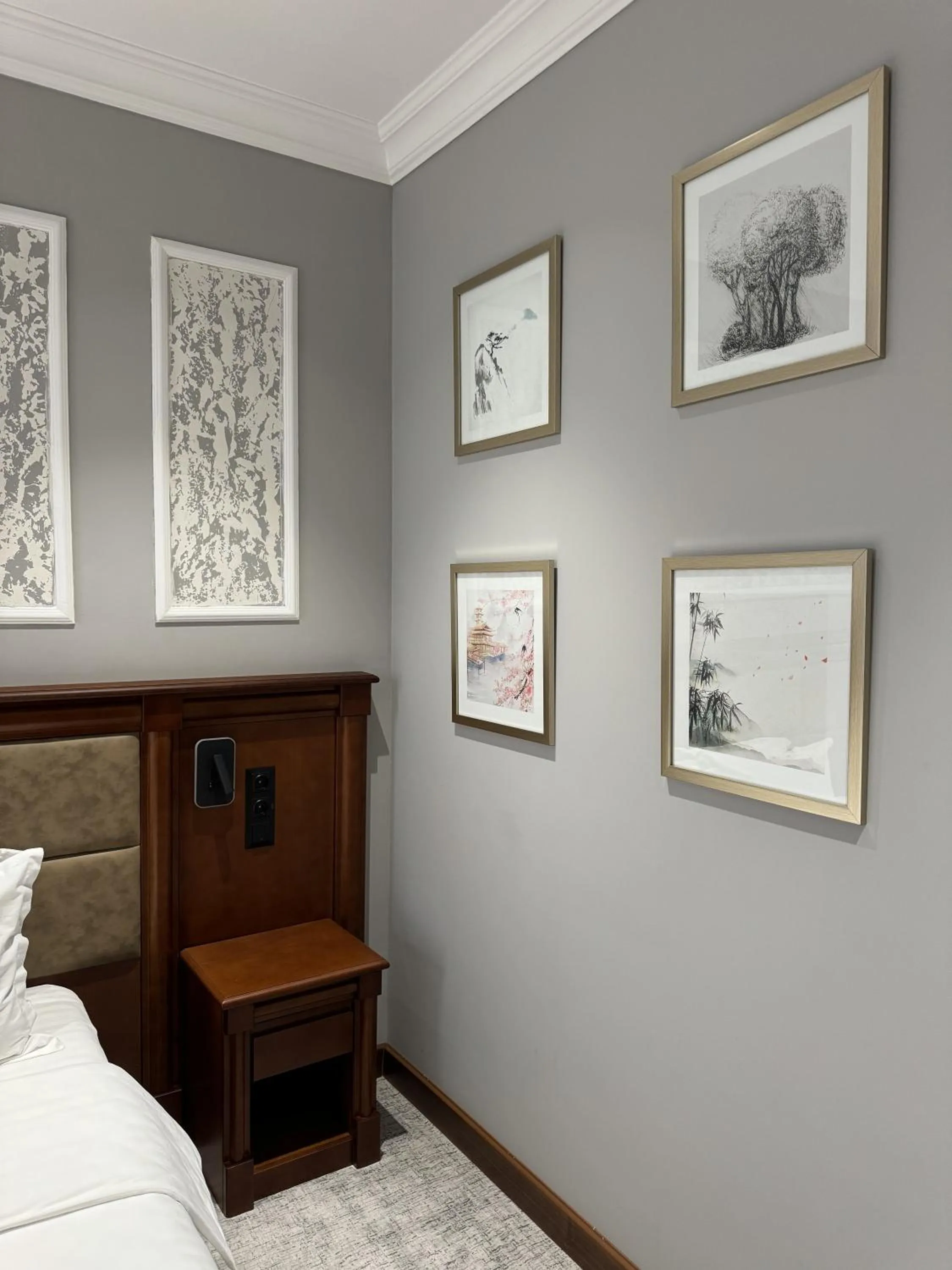 Photo of the whole room, Bed in Mir Luxe Plaza