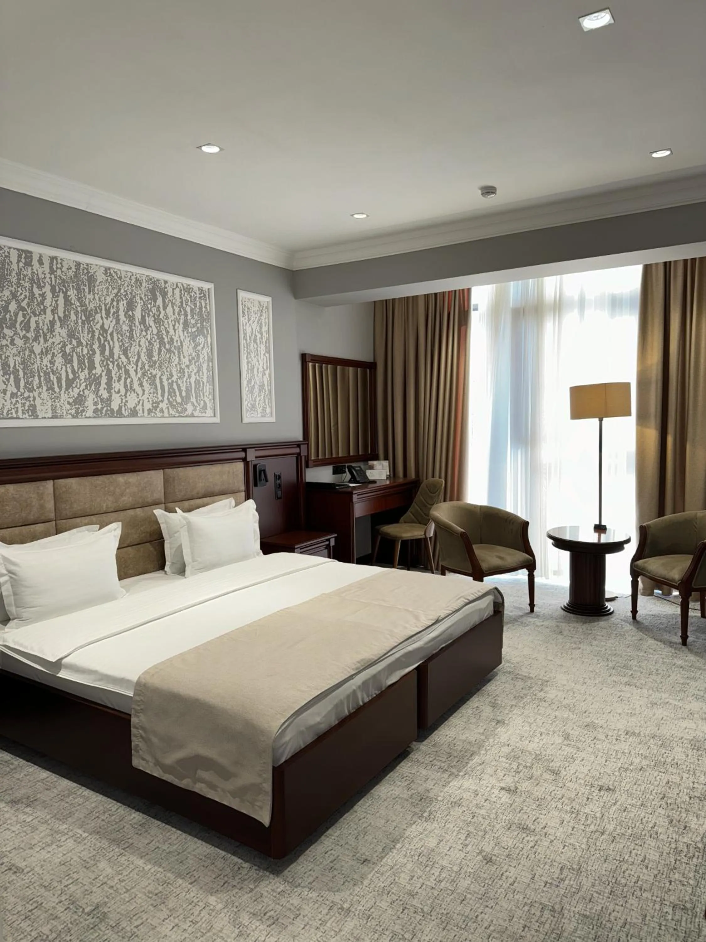 Bed in Mir Luxe Plaza