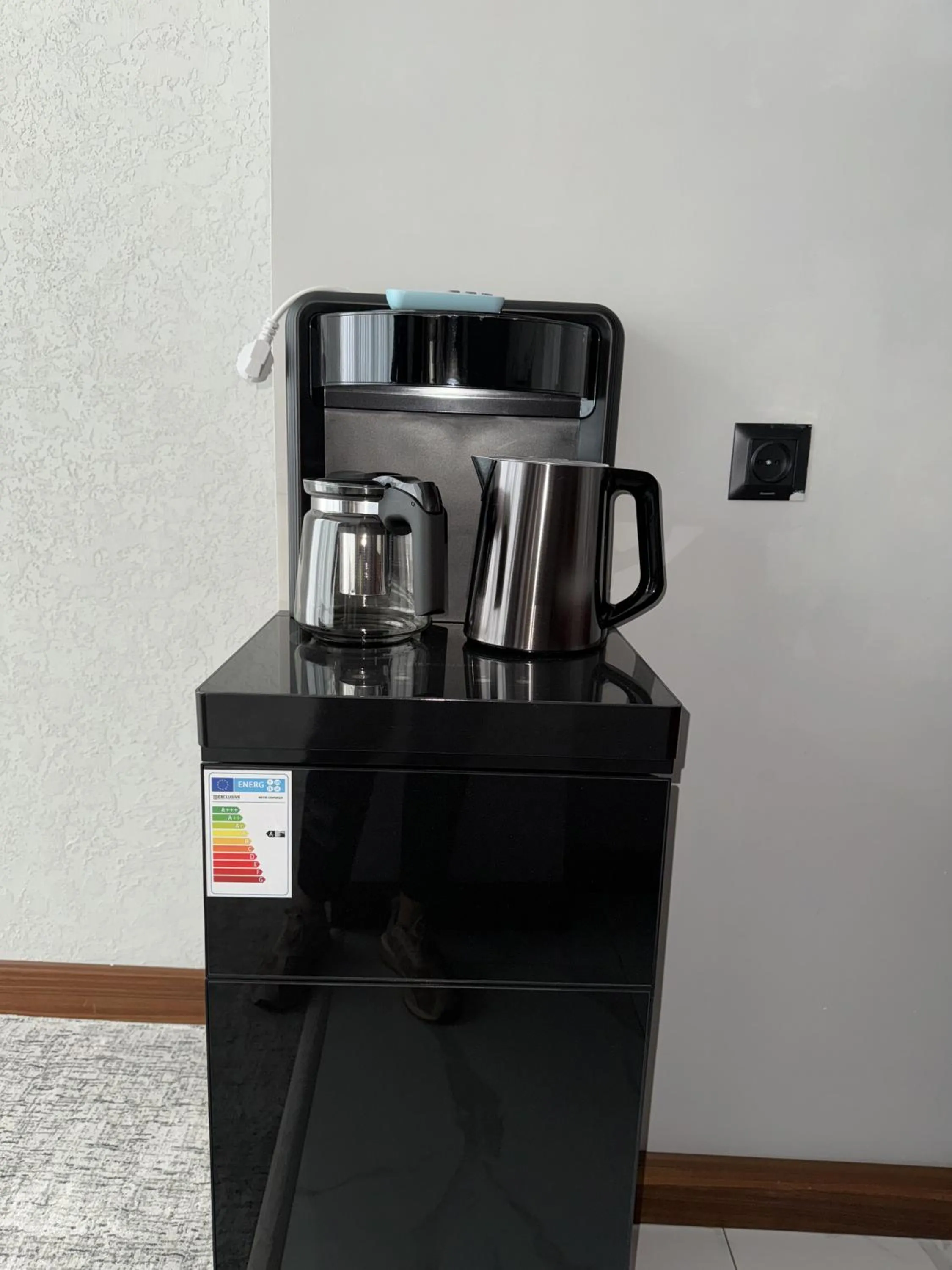 Coffee/tea facilities in Mir Luxe Plaza