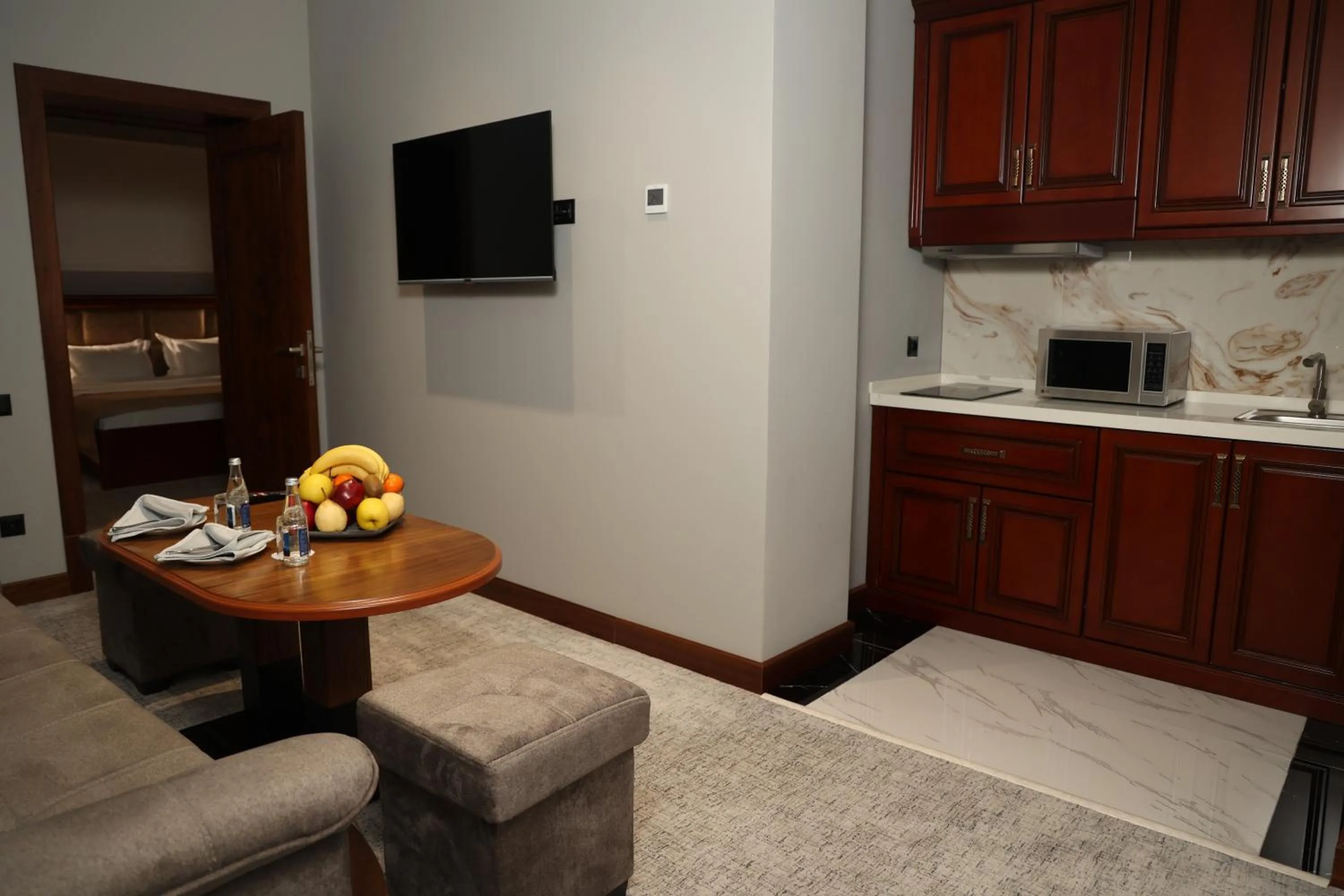 TV and multimedia in Mir Luxe Plaza