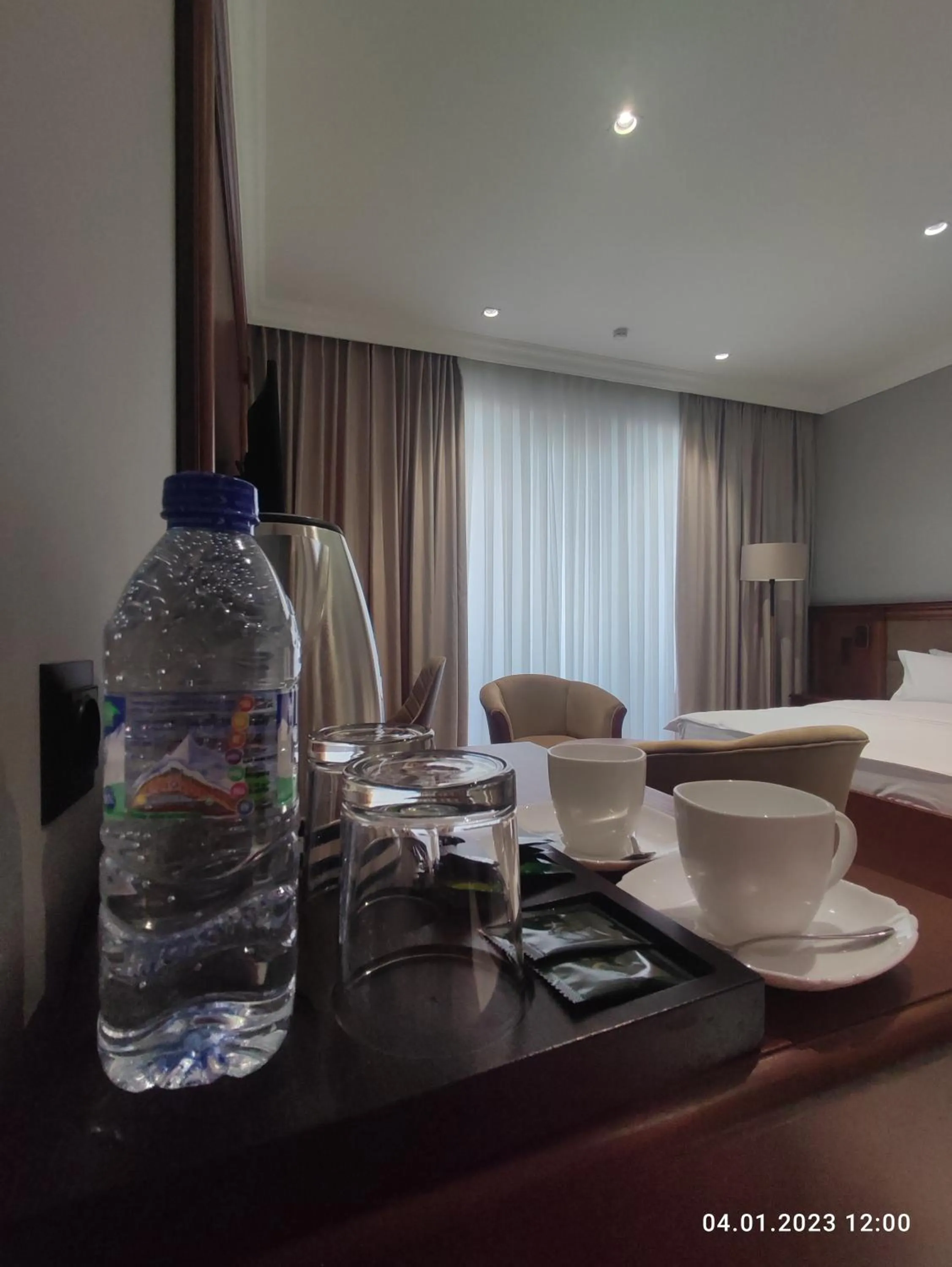 Coffee/tea facilities in Mir Luxe Plaza