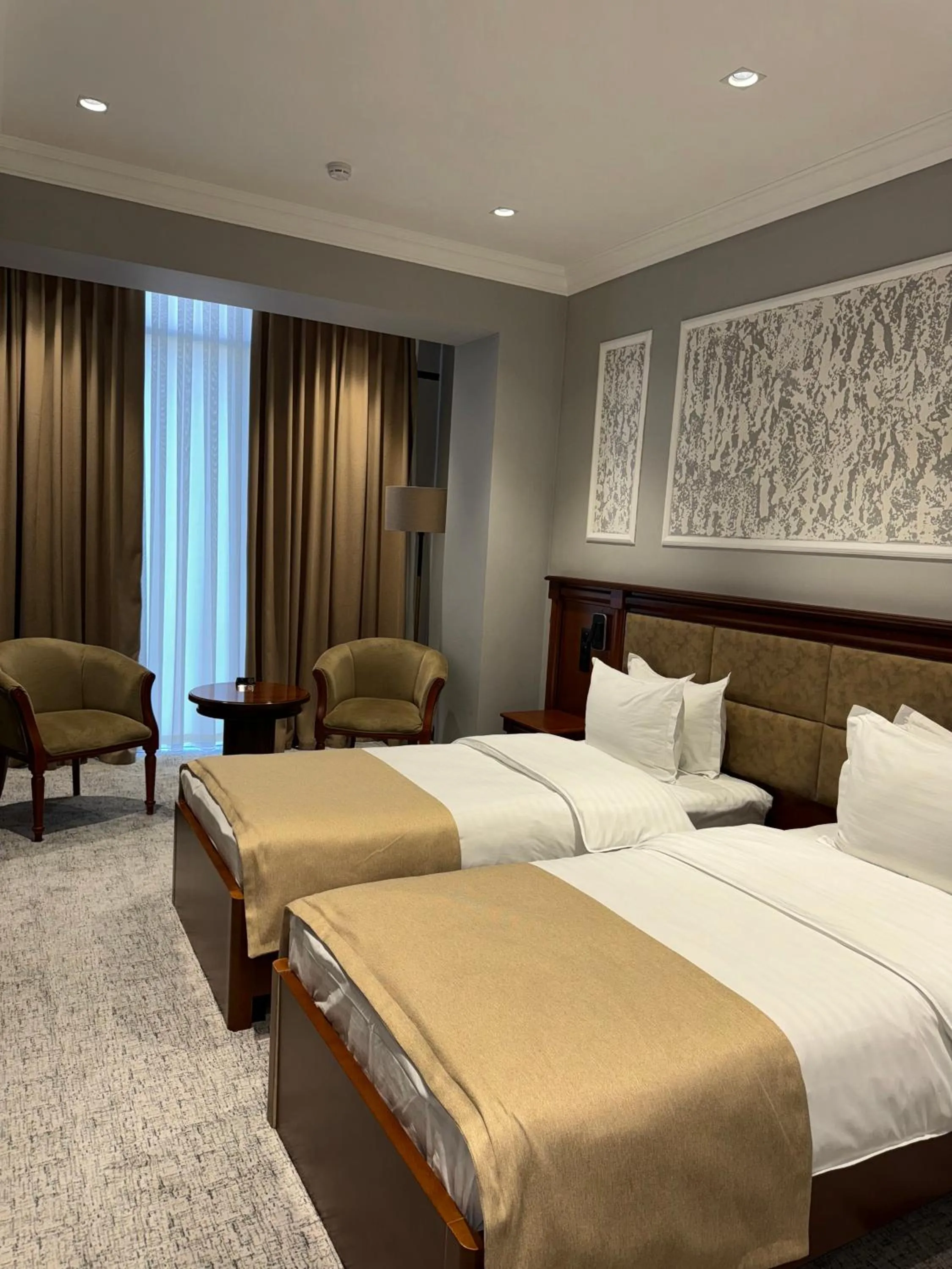 Bed in Mir Luxe Plaza