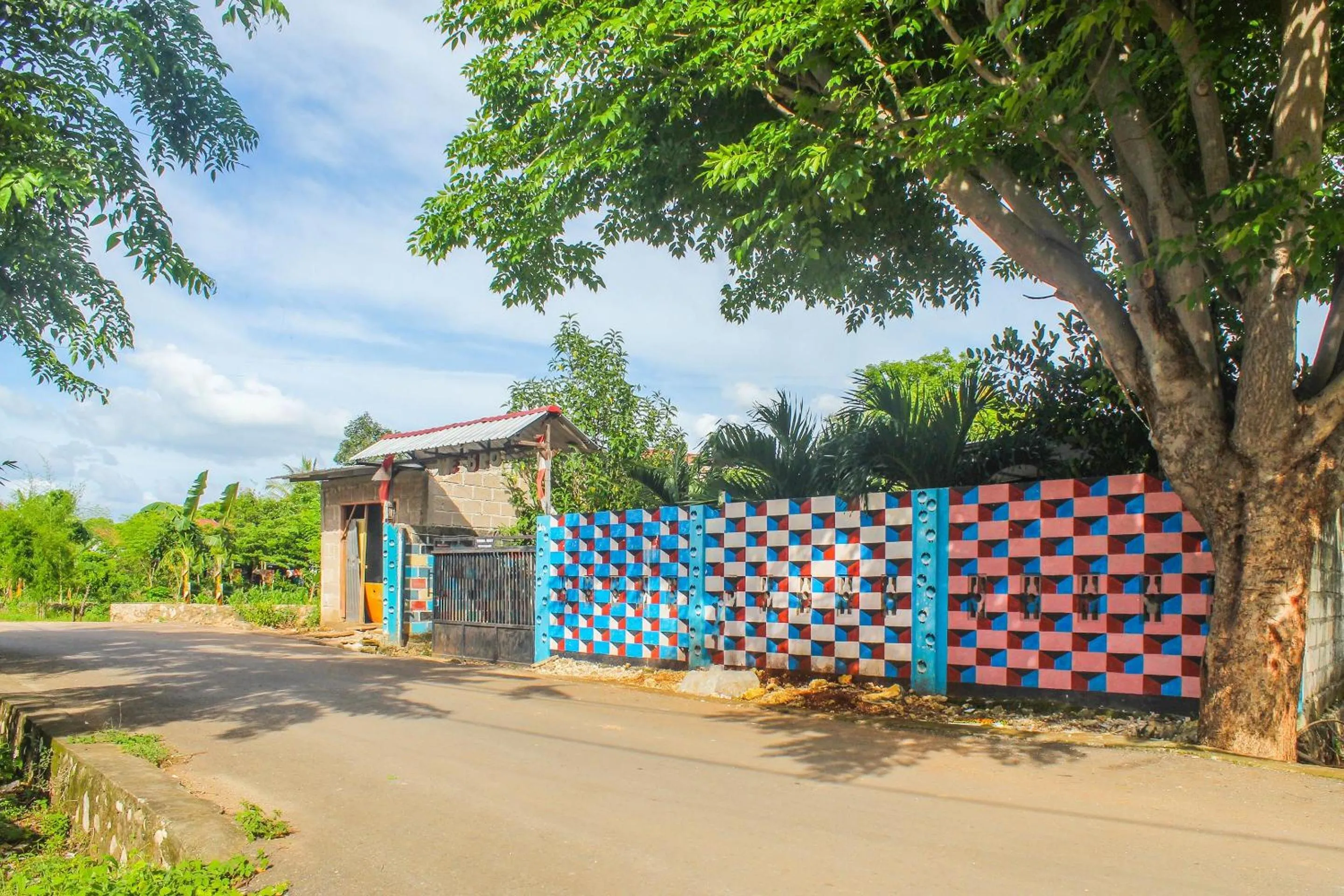 Facade/entrance in Hotel O We Bro Kost