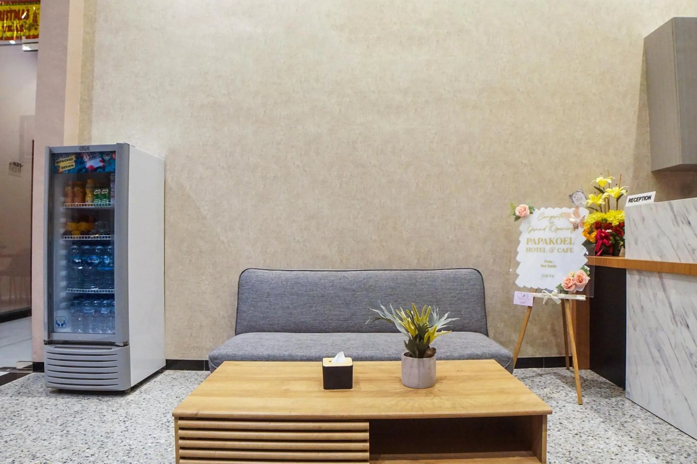 Lobby or reception in SUPER OYO Capital O 92066 Papakoel Hotel & Cafe