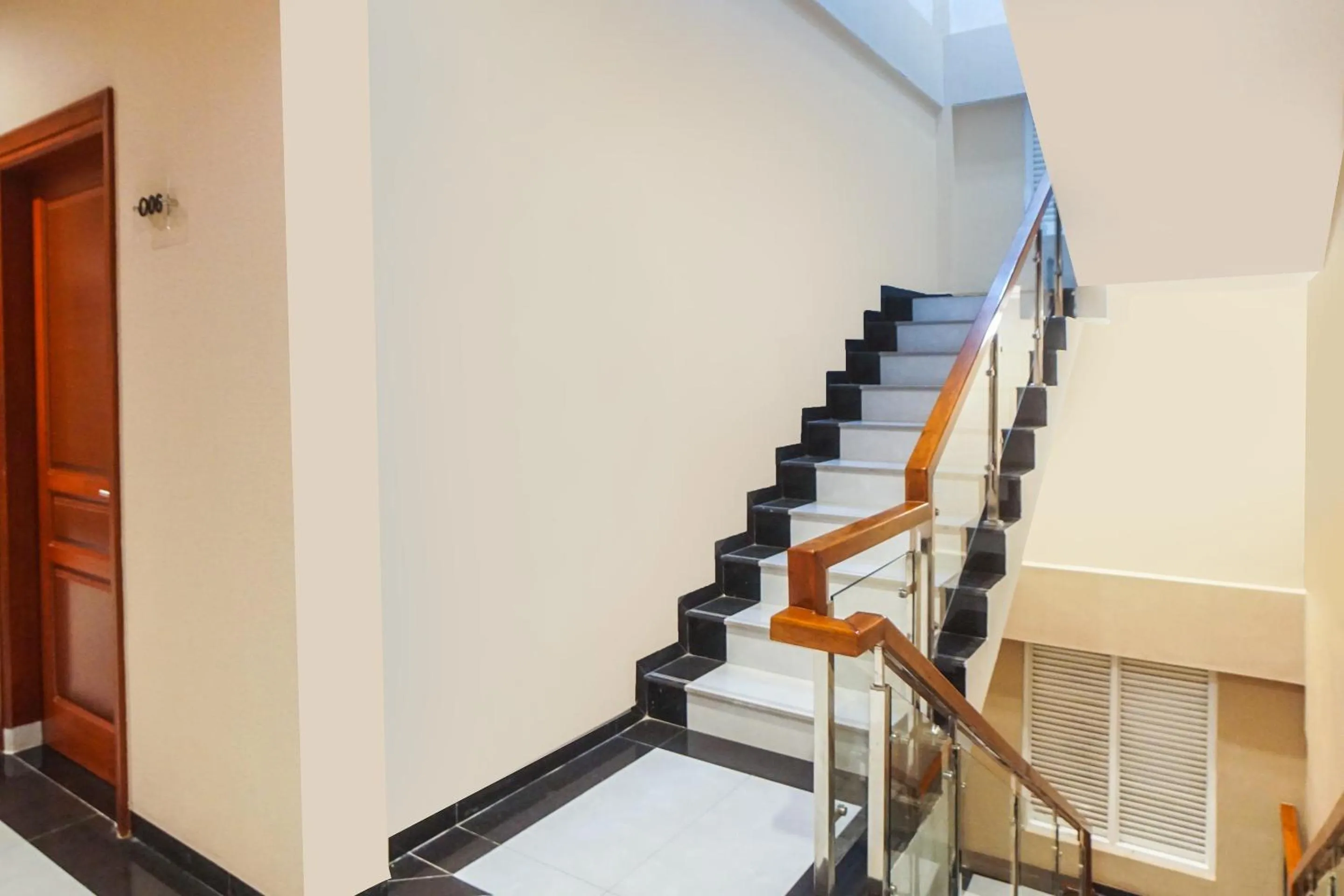 Lobby or reception in SUPER OYO Capital O 92066 Papakoel Hotel & Cafe