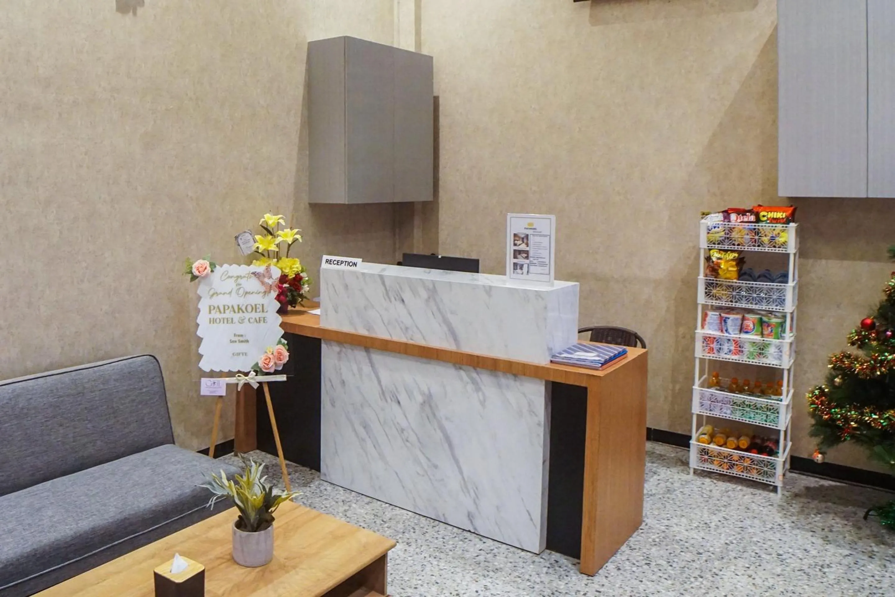 Lobby or reception in SUPER OYO Capital O 92066 Papakoel Hotel & Cafe