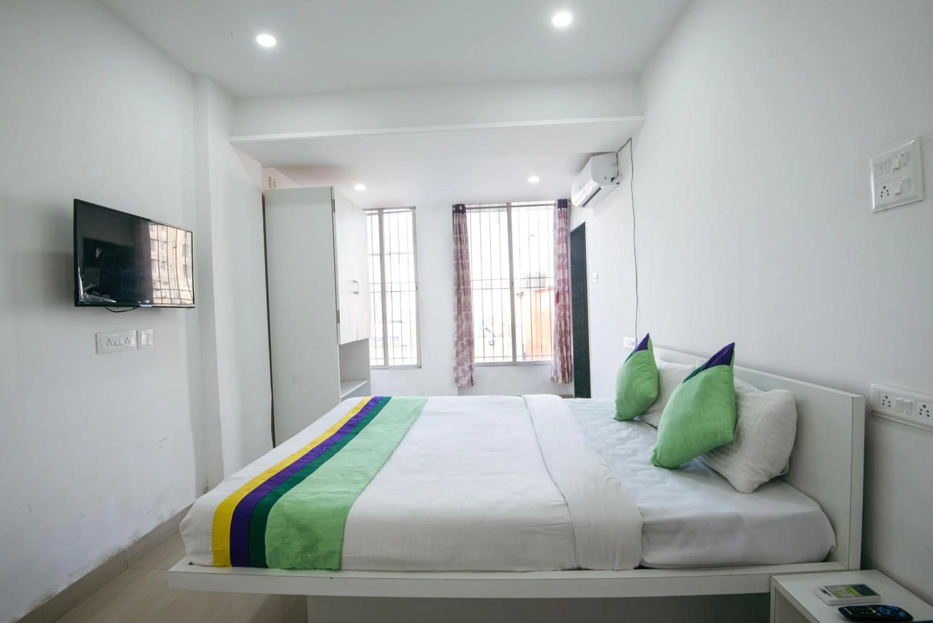 Bedroom, Bed in Treebo Empire Executive, Hinjewadi