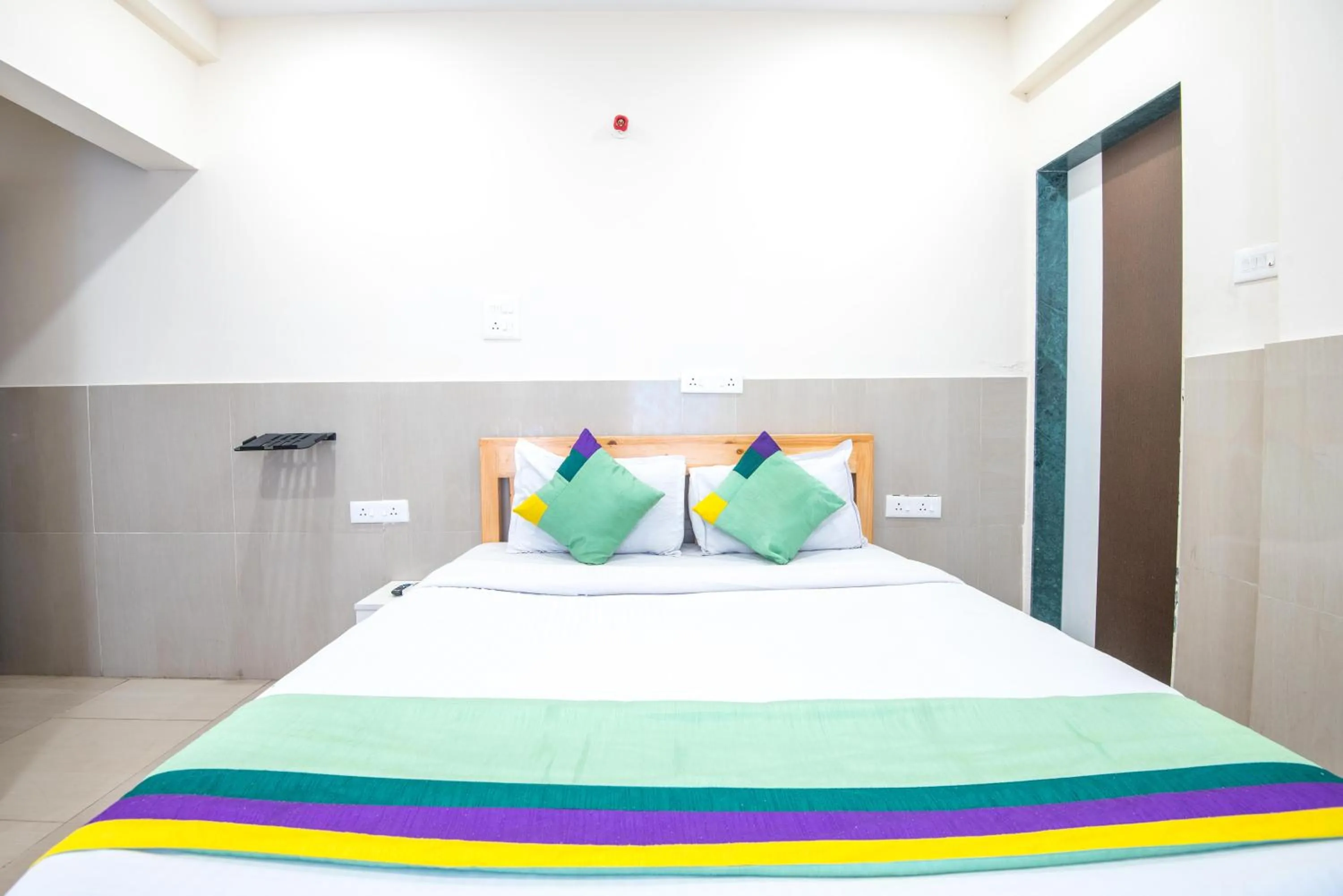 Bedroom, Bed in Treebo Empire Executive, Hinjewadi