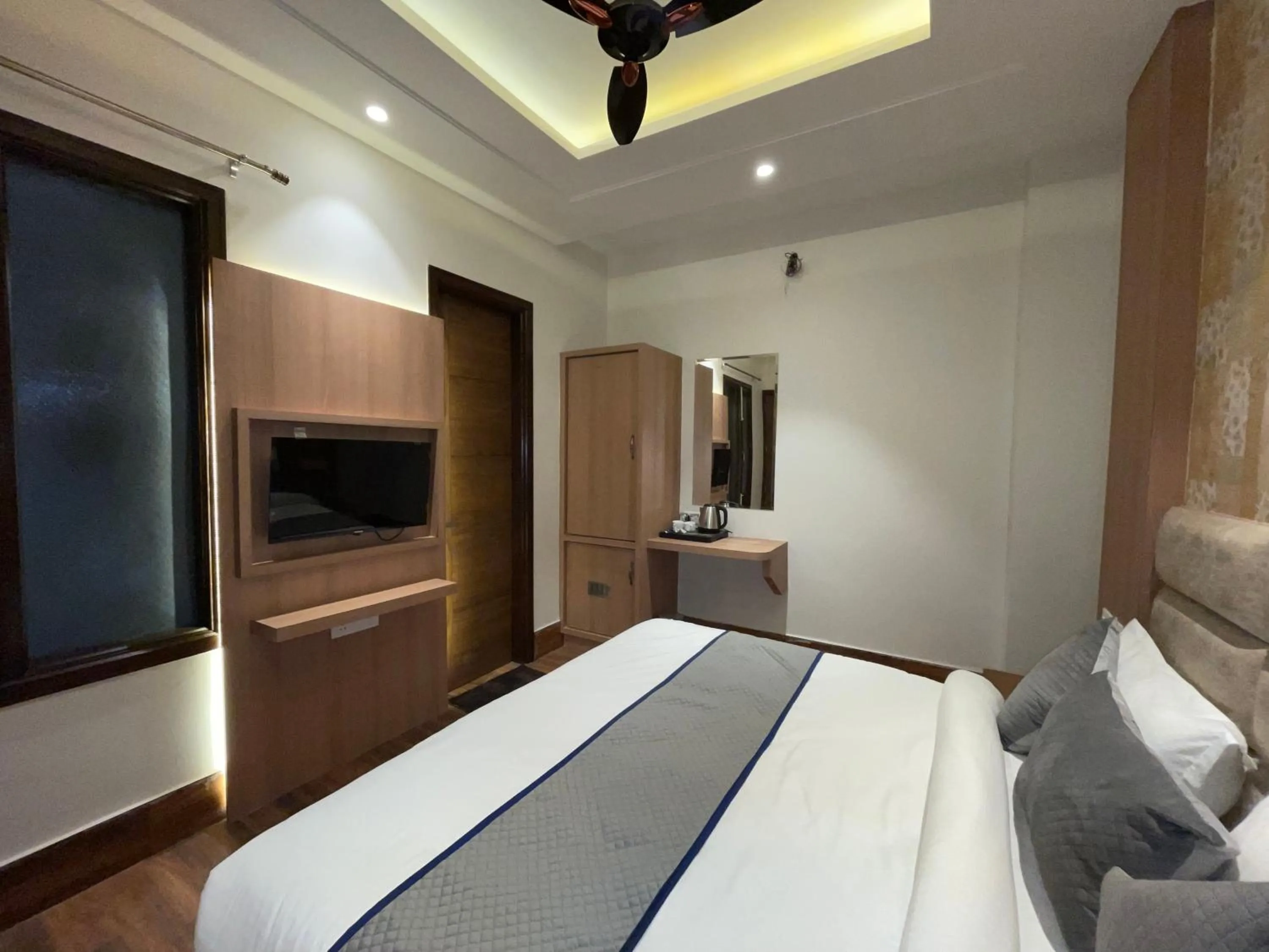 Bed in Hotel Crown Savoy, Near Railway Station & GURU NANAK DEV UNIVERSITY