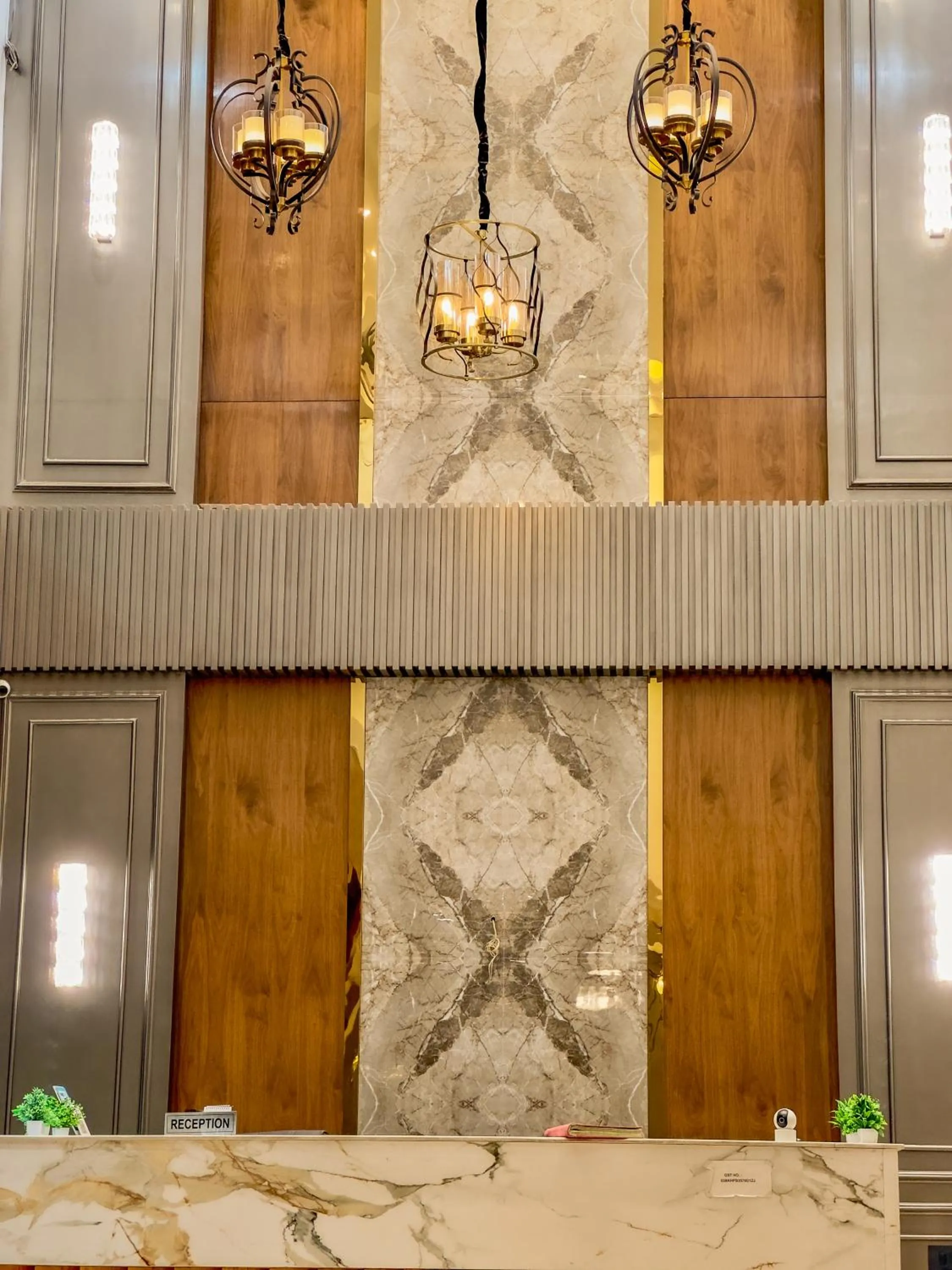 Lobby or reception in Hotel Crown Savoy, Near Railway Station & GURU NANAK DEV UNIVERSITY