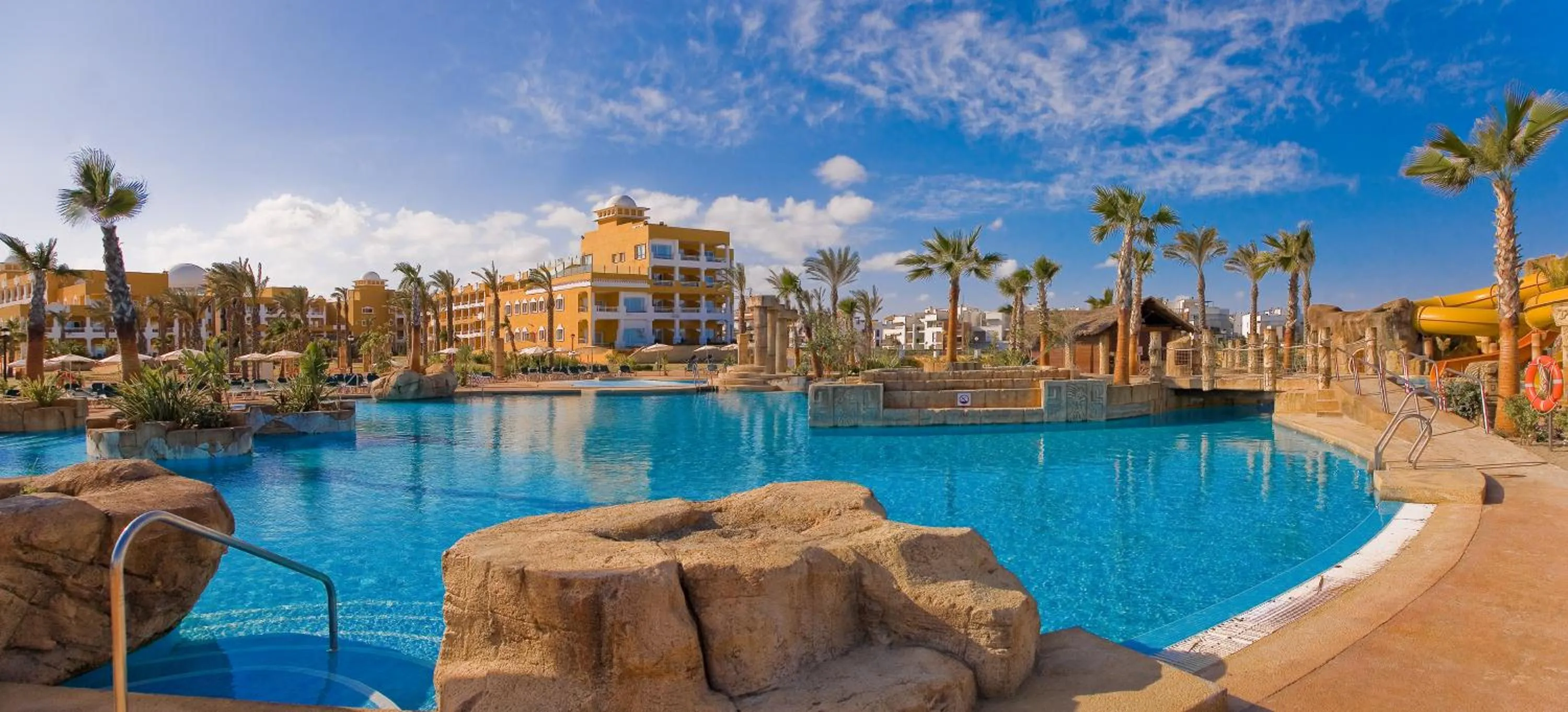 Swimming pool in Playazimbali