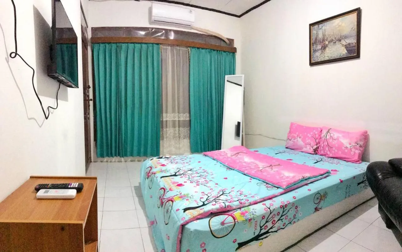 Bed in Dehome near Pakuwon Mall